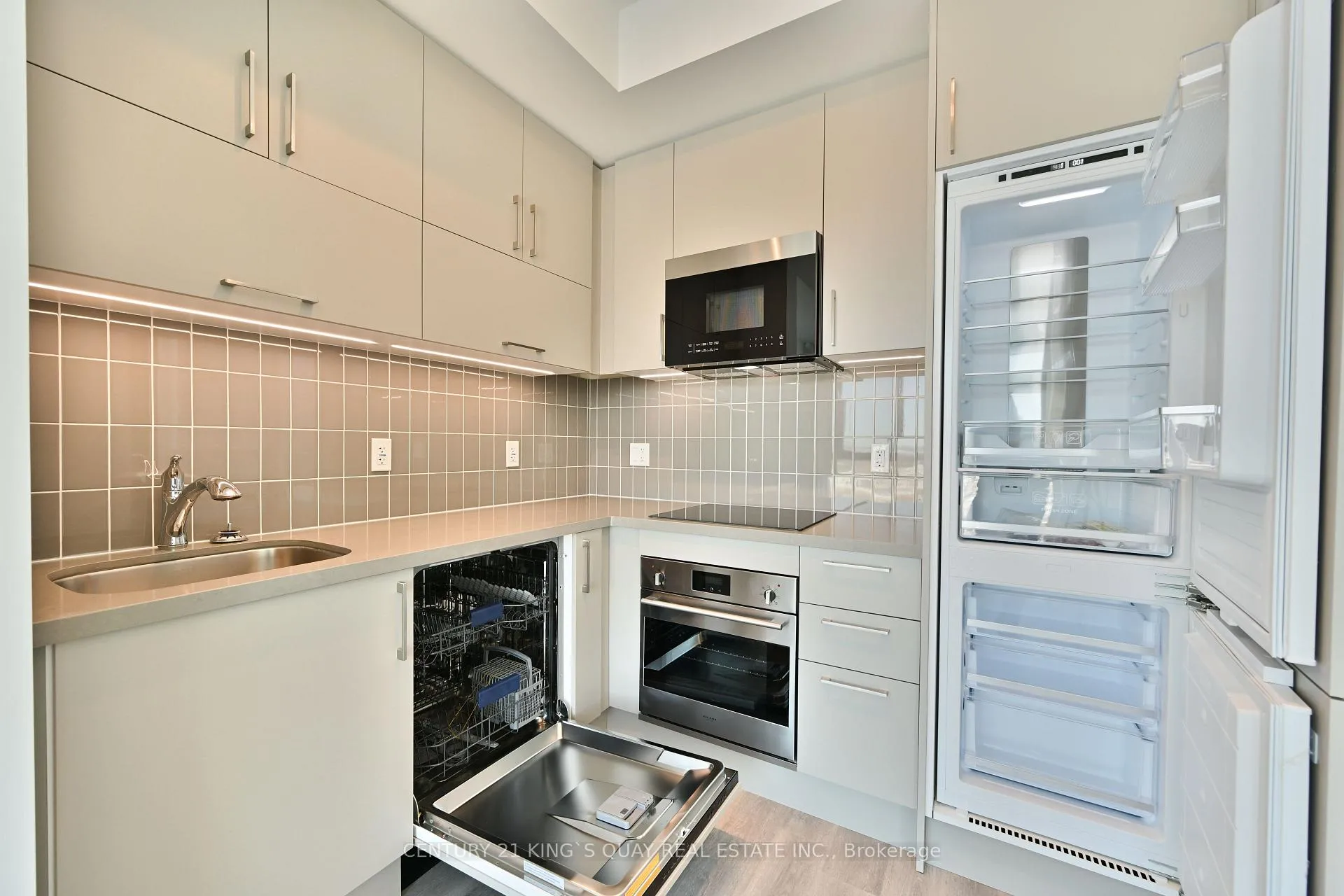 Photo 4 of Unit 1617, 56 Andre De Grasse Street, Markham, Unionville — HOMEH