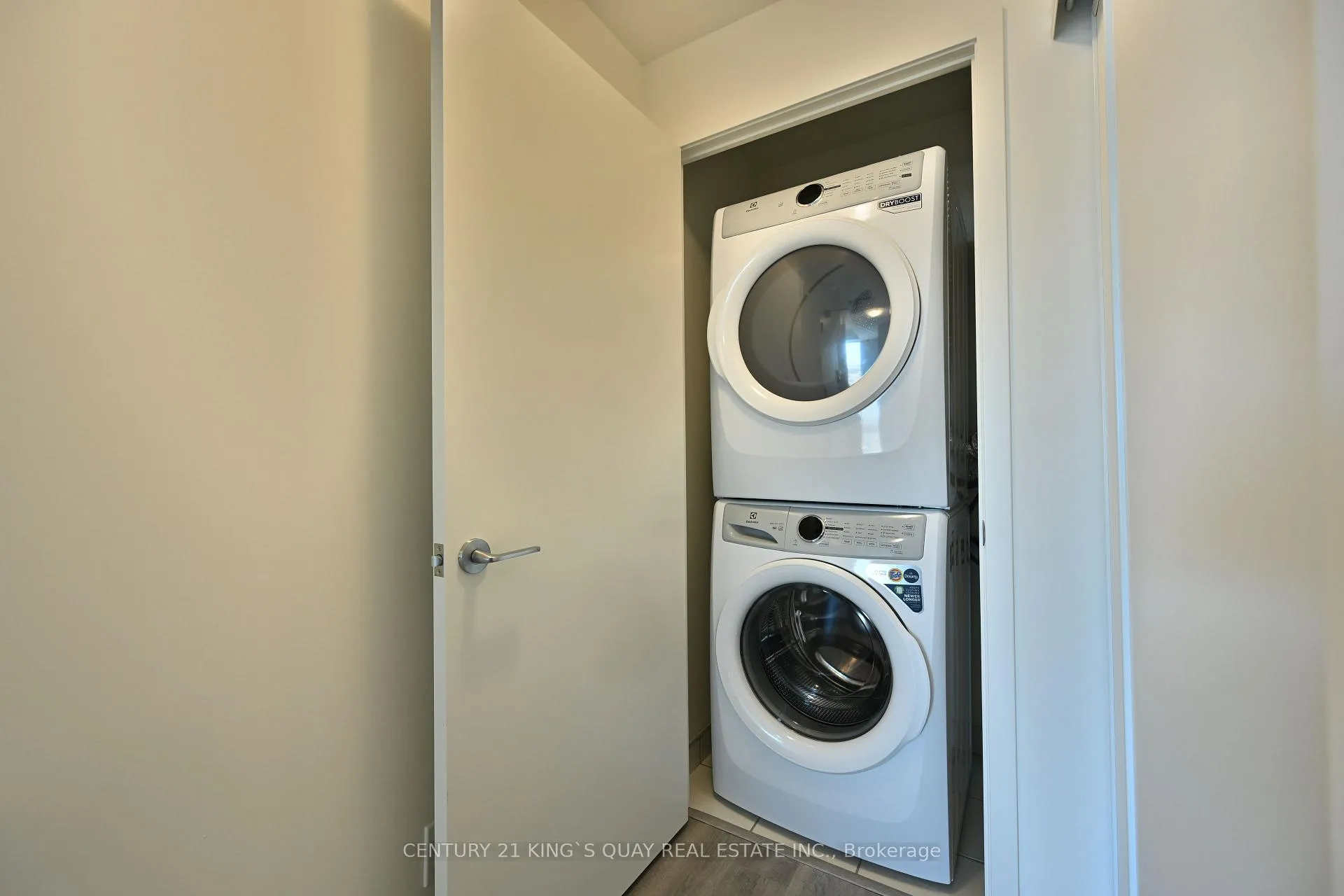 Photo 13 of Unit 1617, 56 Andre De Grasse Street, Markham, Unionville — HOMEH