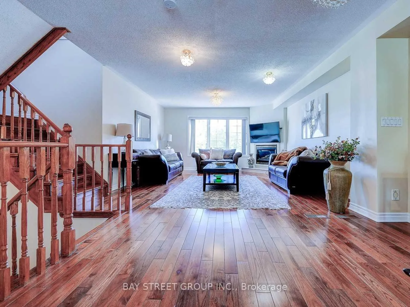 Photo 3 of 152 Leitchcroft Crescent, Markham, Commerce Valley — HOMEH