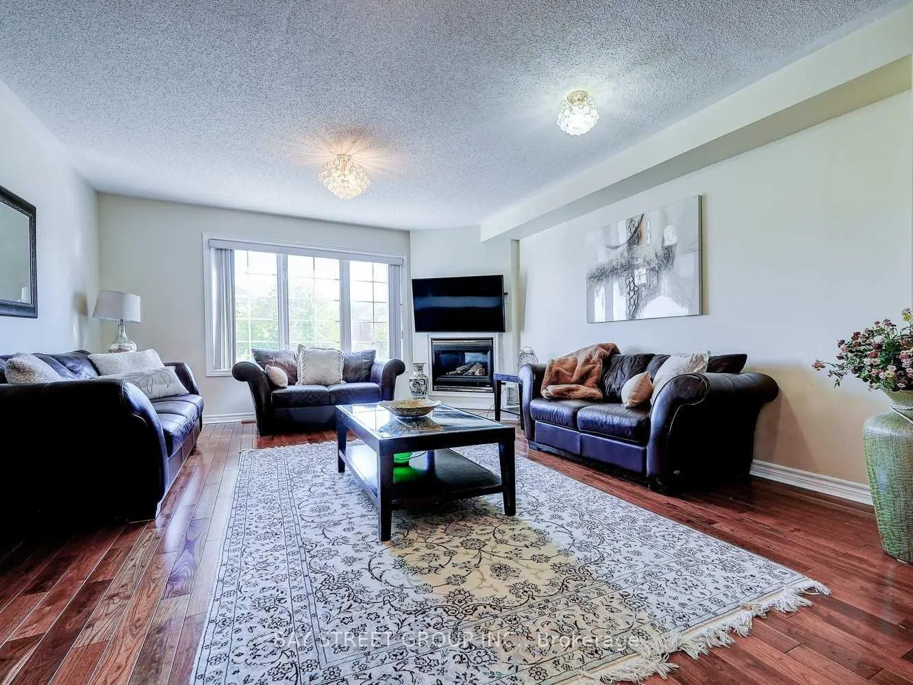 Photo 5 of 152 Leitchcroft Crescent, Markham, Commerce Valley — HOMEH