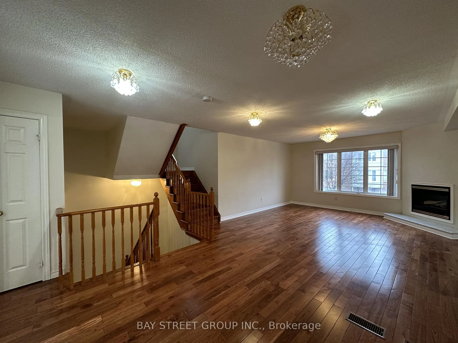 Photo 6 of 152 Leitchcroft Crescent, Markham, Commerce Valley — HOMEH