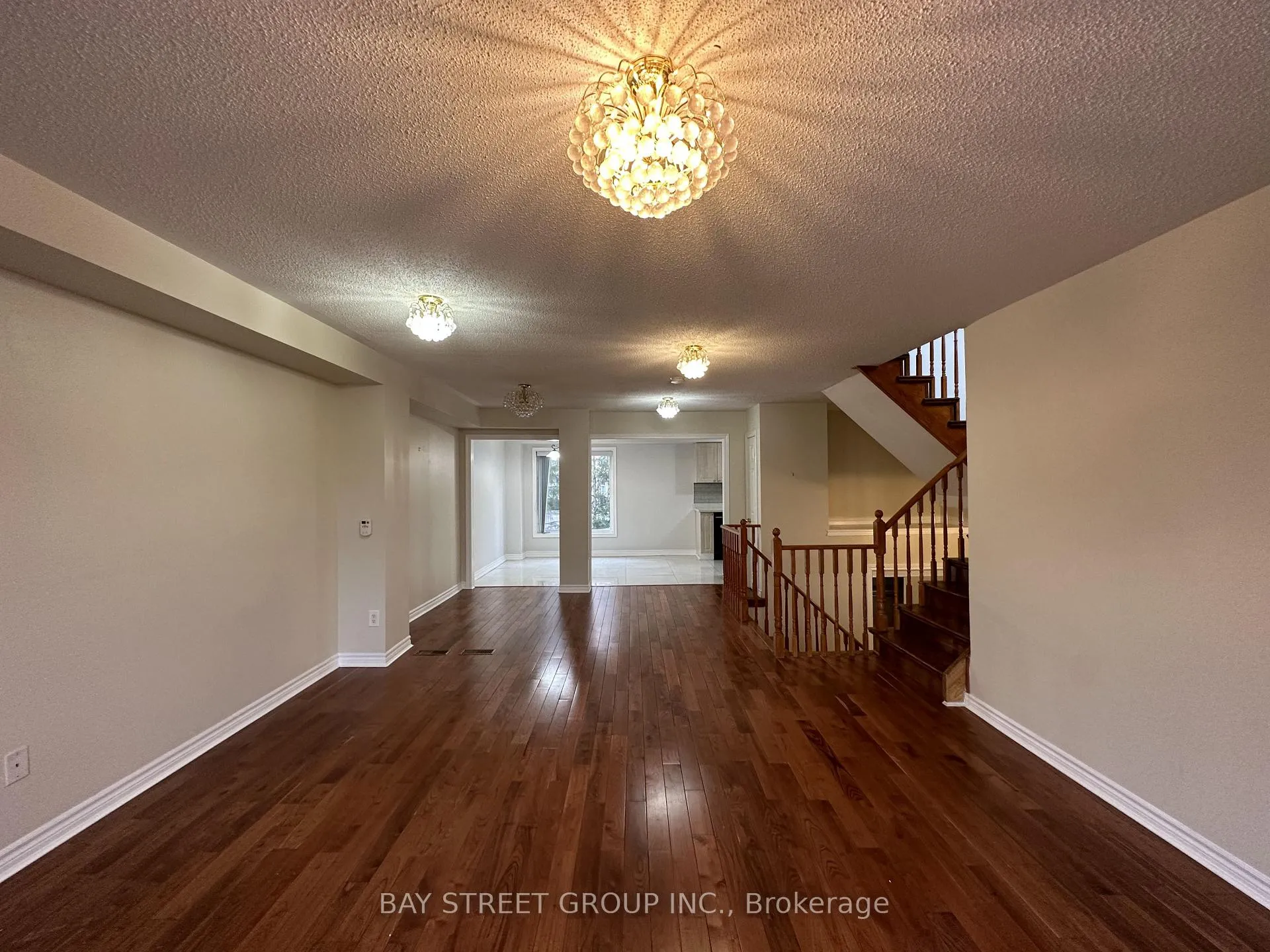 Photo 9 of 152 Leitchcroft Crescent, Markham, Commerce Valley — HOMEH