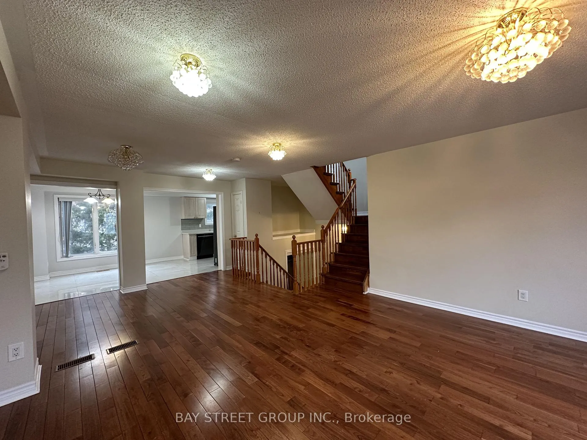 Photo 10 of 152 Leitchcroft Crescent, Markham, Commerce Valley — HOMEH