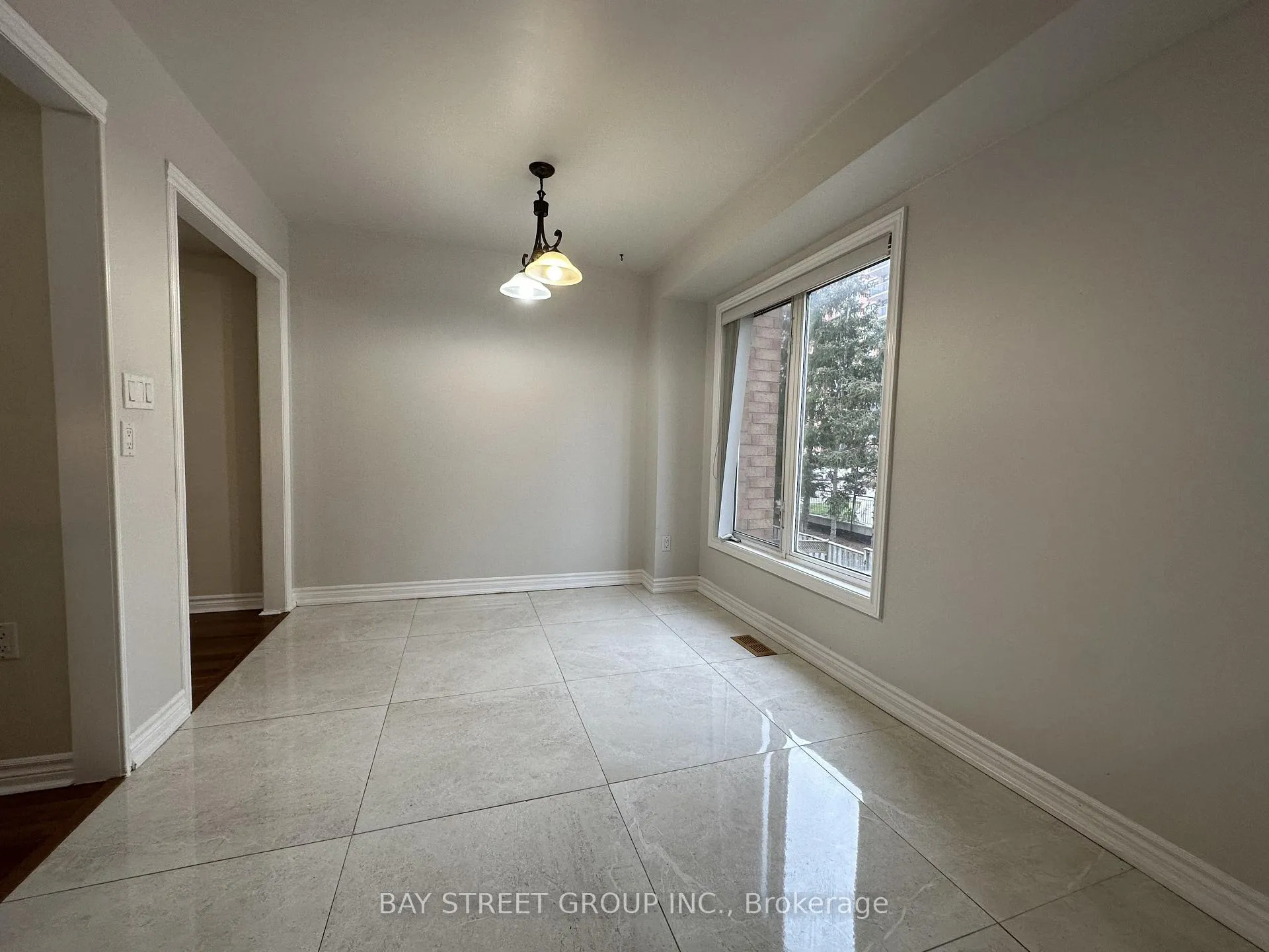Photo 12 of 152 Leitchcroft Crescent, Markham, Commerce Valley — HOMEH
