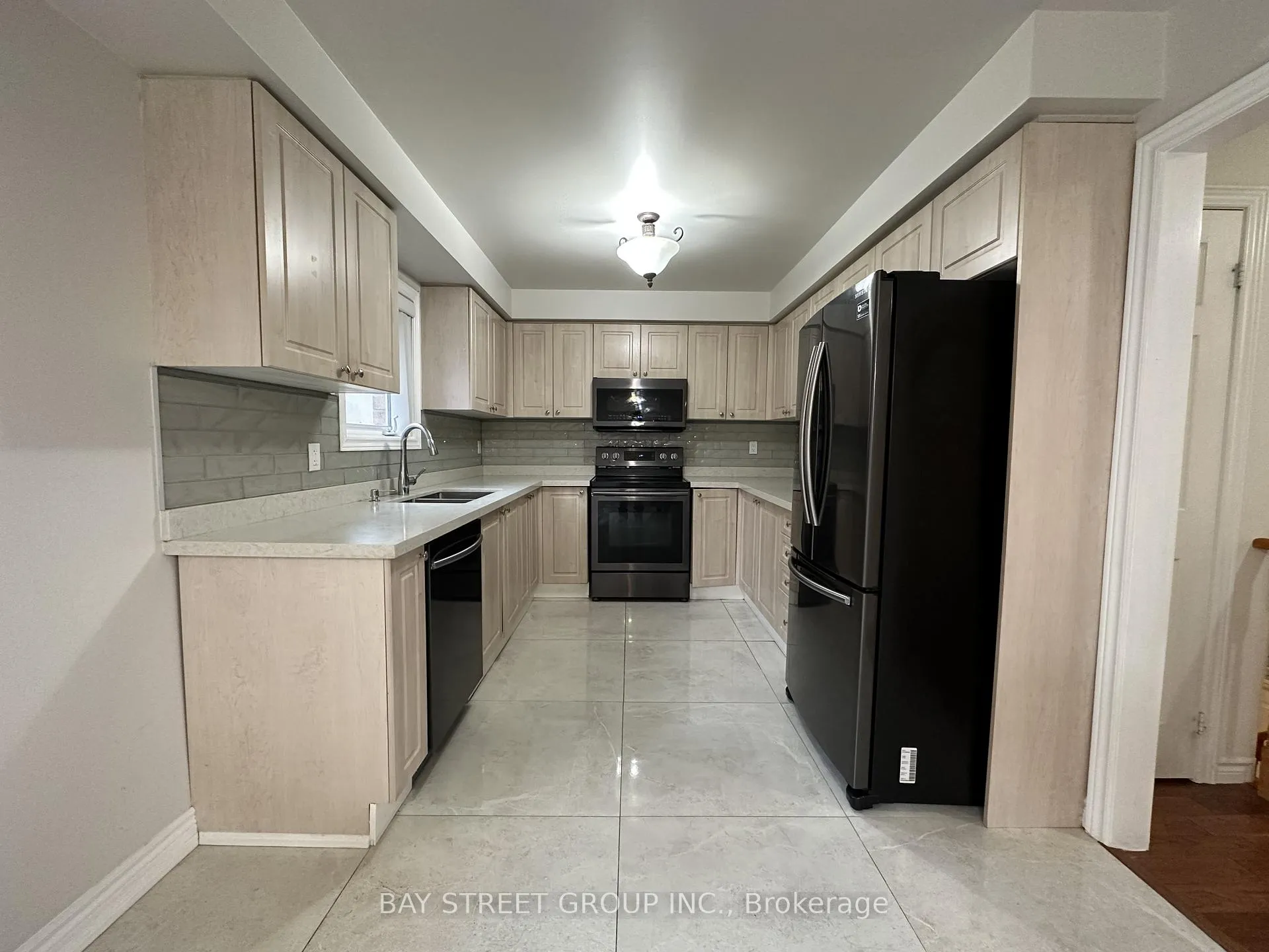 Photo 13 of 152 Leitchcroft Crescent, Markham, Commerce Valley — HOMEH