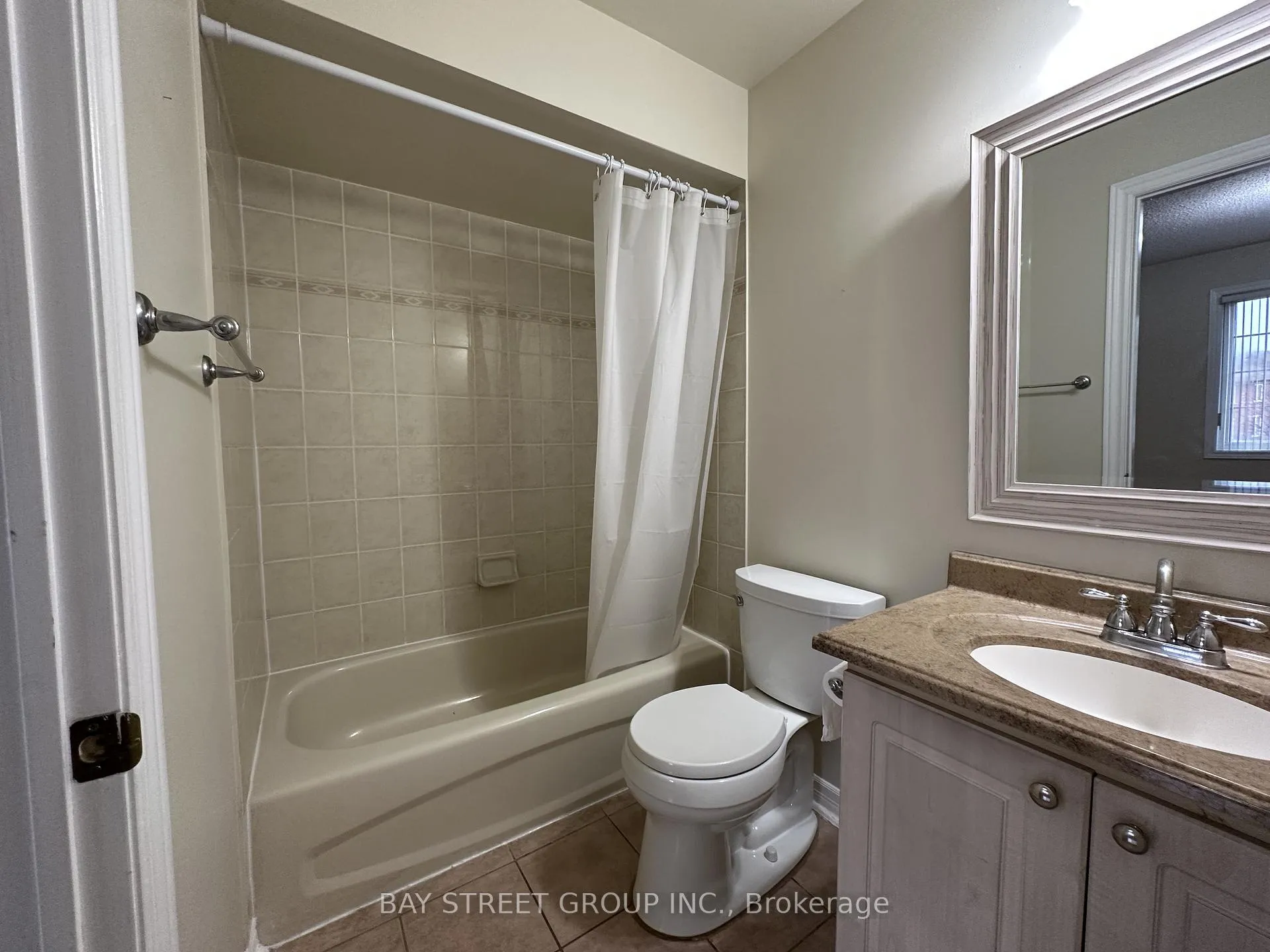Photo 18 of 152 Leitchcroft Crescent, Markham, Commerce Valley — HOMEH