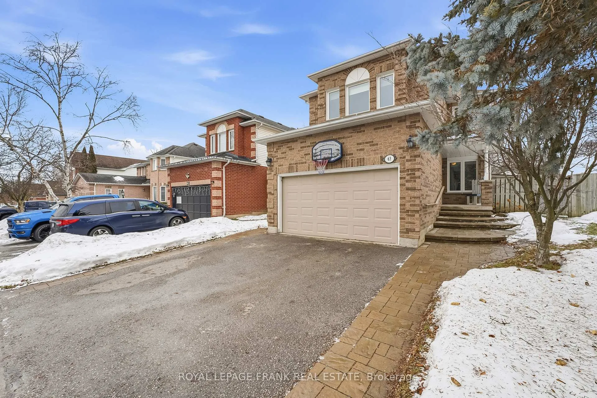 Photo 2 of 63 Farncomb Crescent, Clarington, Bowmanville — HOMEH
