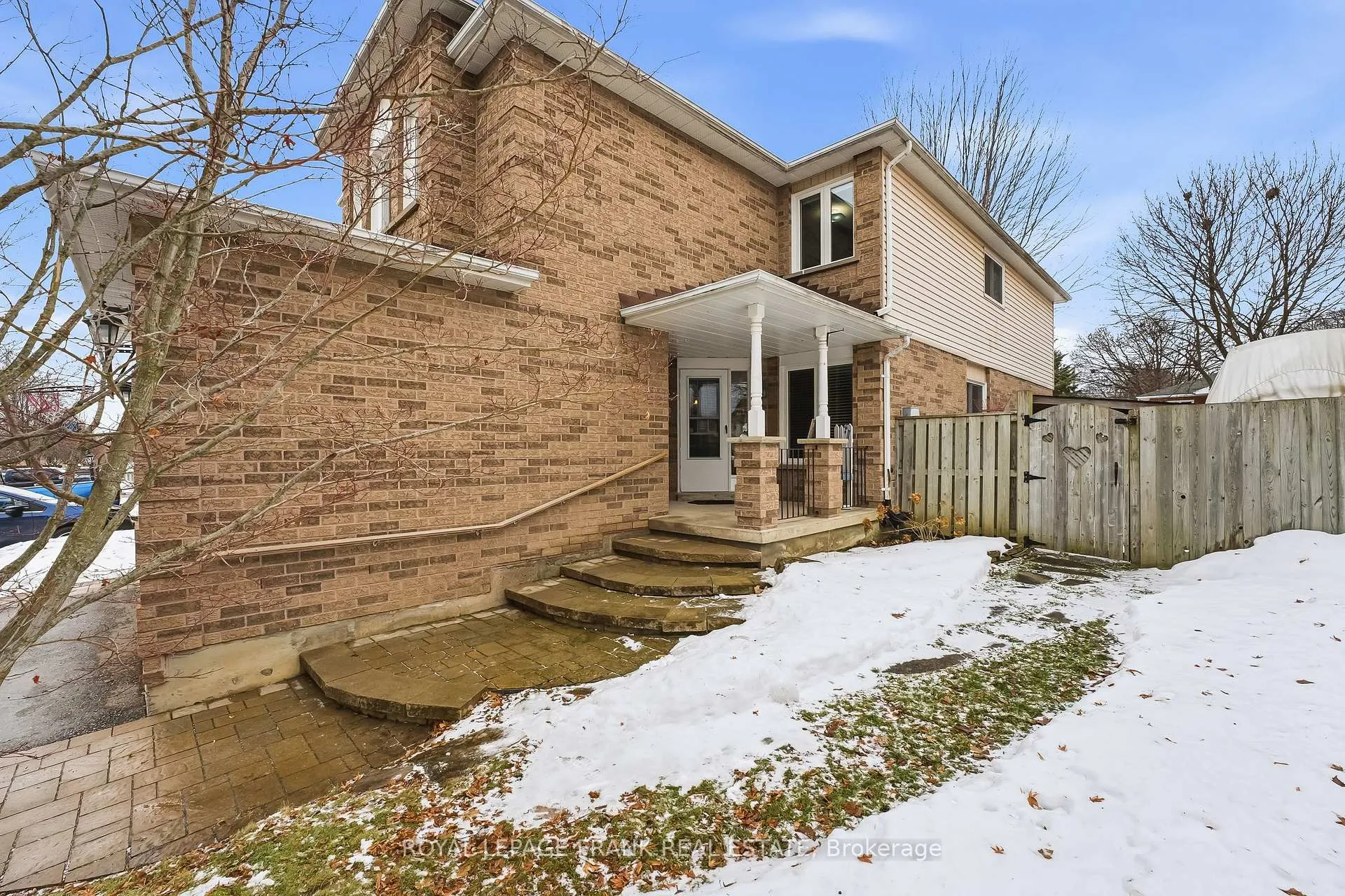 Photo 3 of 63 Farncomb Crescent, Clarington, Bowmanville — HOMEH
