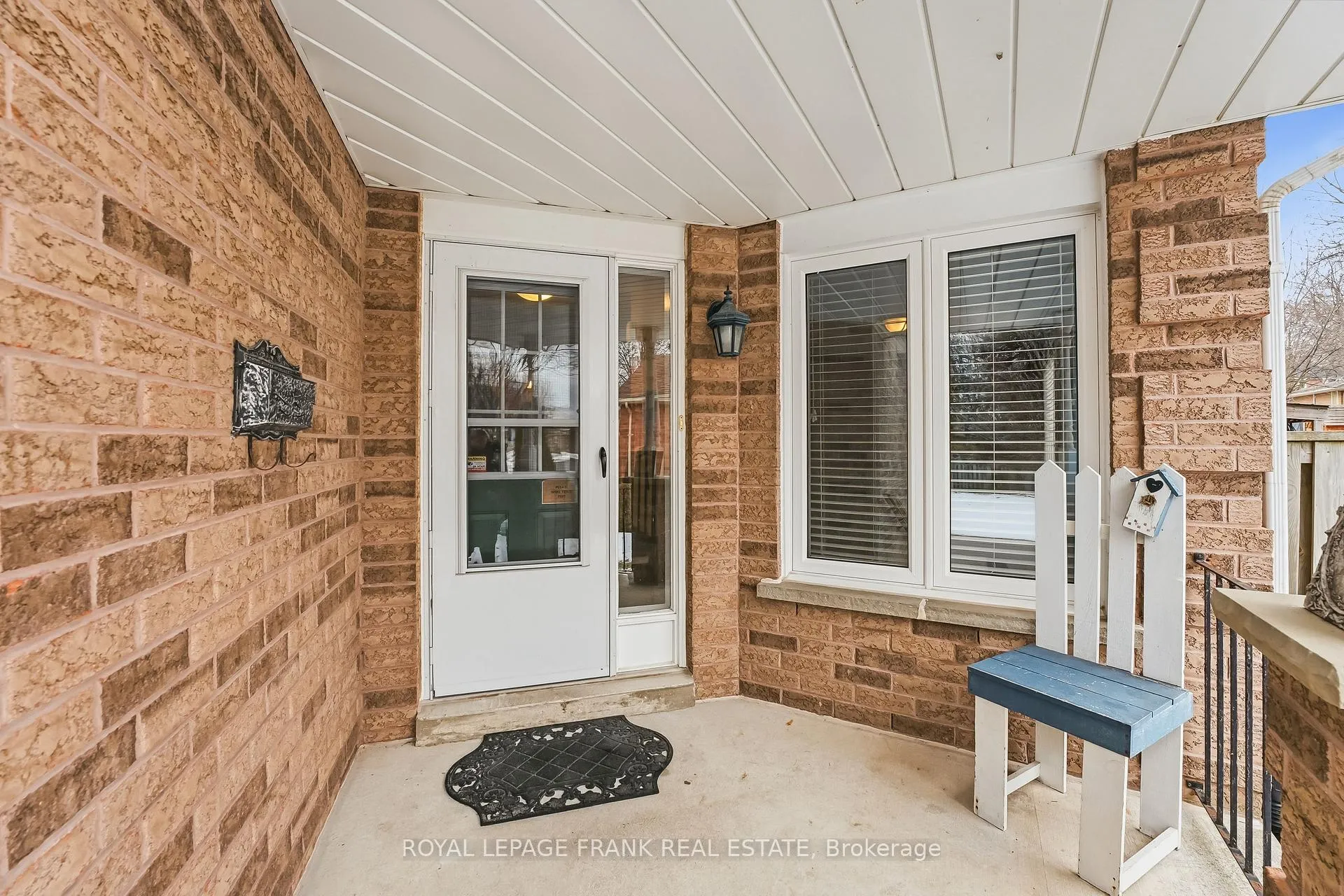 Photo 4 of 63 Farncomb Crescent, Clarington, Bowmanville — HOMEH