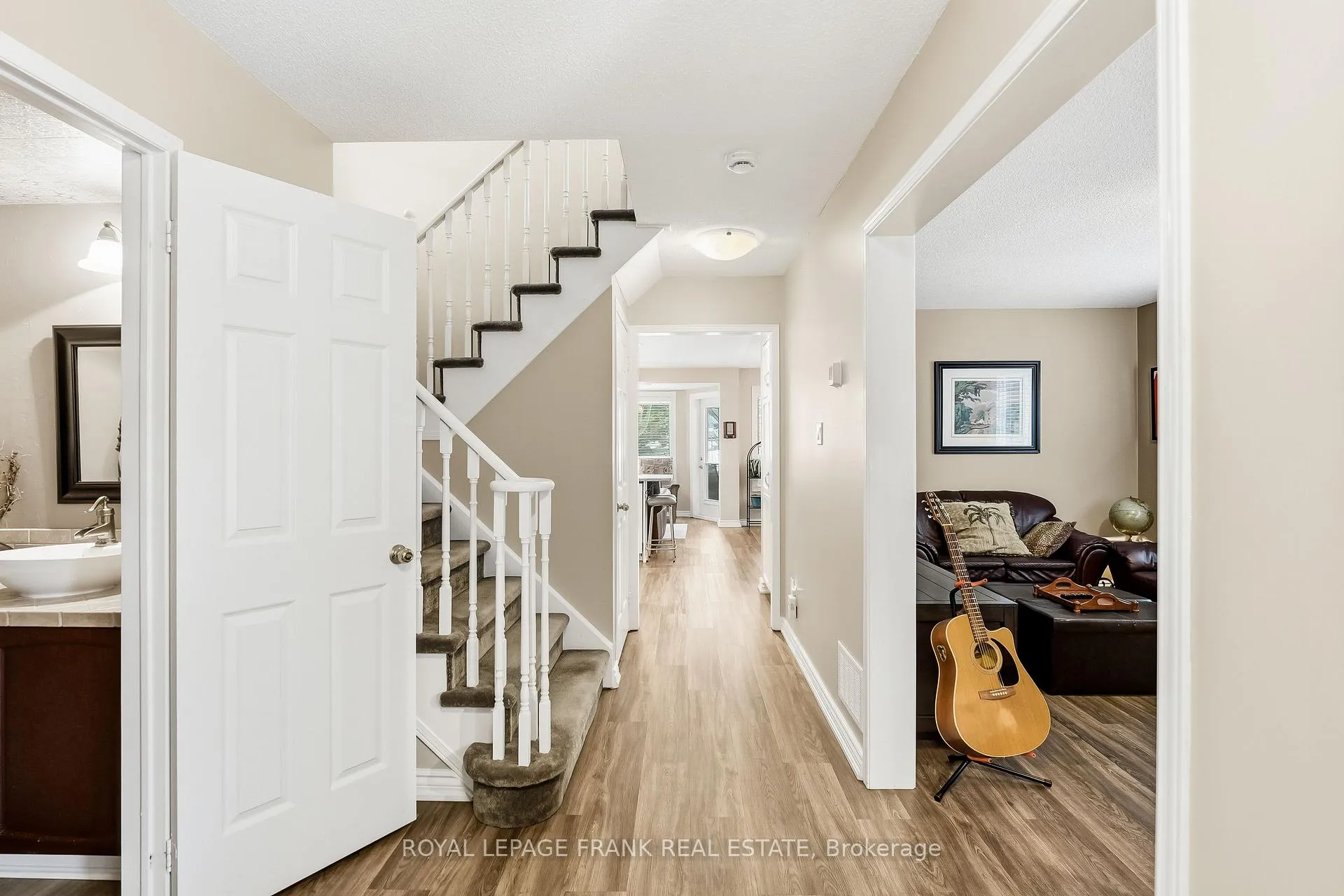 Photo 6 of 63 Farncomb Crescent, Clarington, Bowmanville — HOMEH