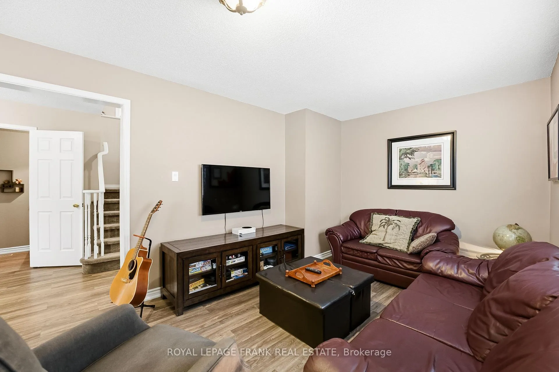 Photo 7 of 63 Farncomb Crescent, Clarington, Bowmanville — HOMEH