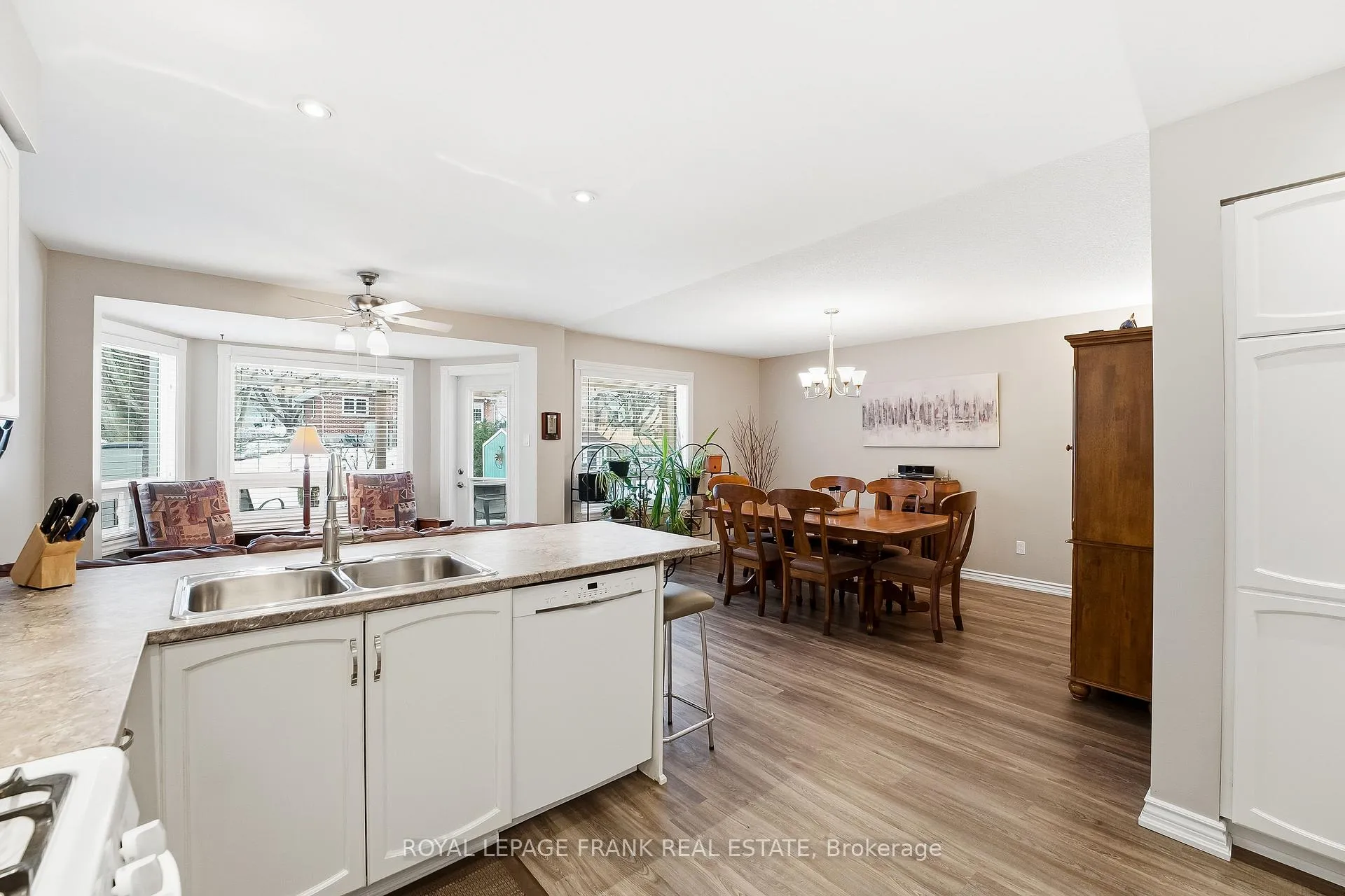 Photo 10 of 63 Farncomb Crescent, Clarington, Bowmanville — HOMEH
