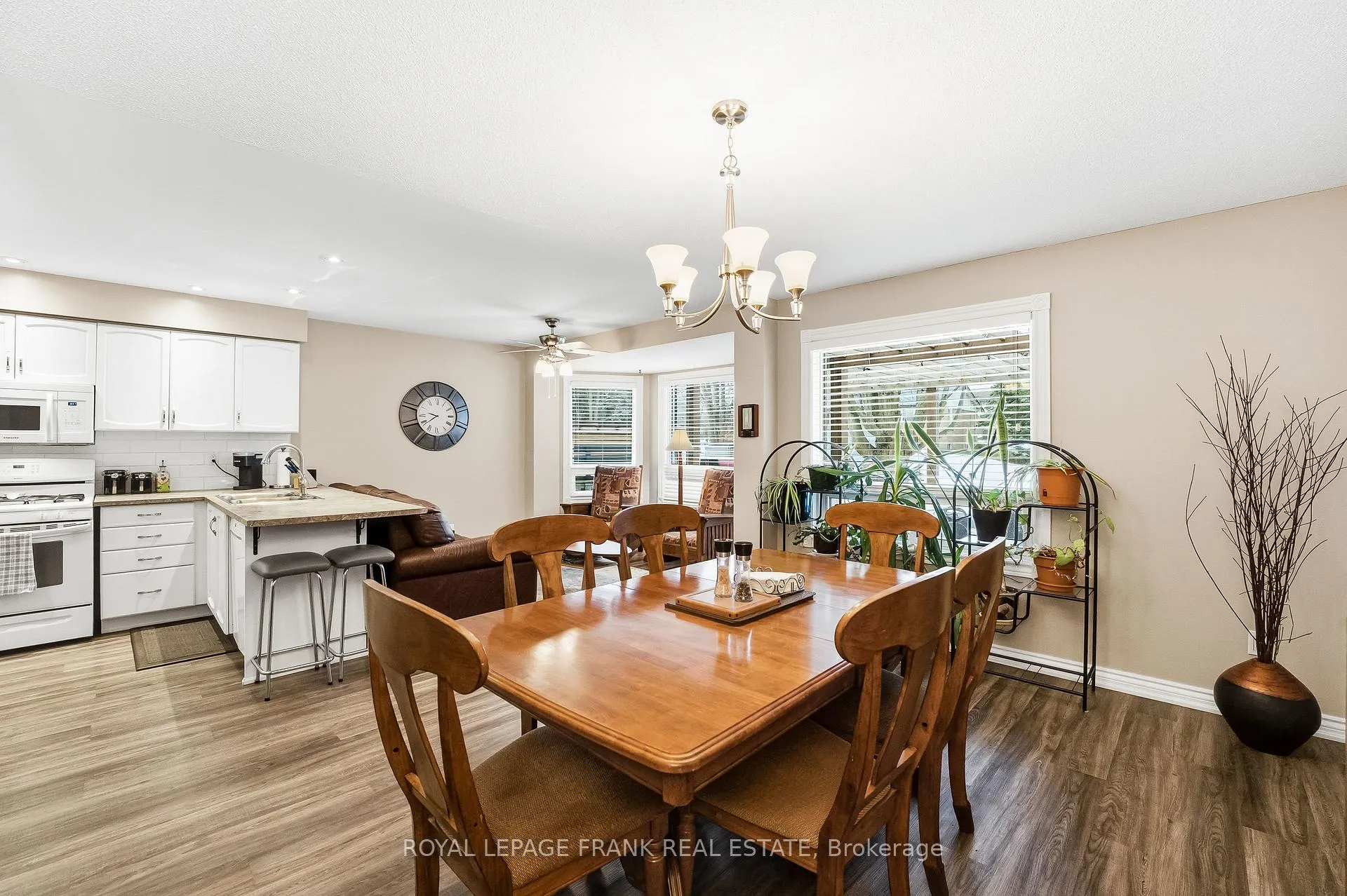 Photo 12 of 63 Farncomb Crescent, Clarington, Bowmanville — HOMEH