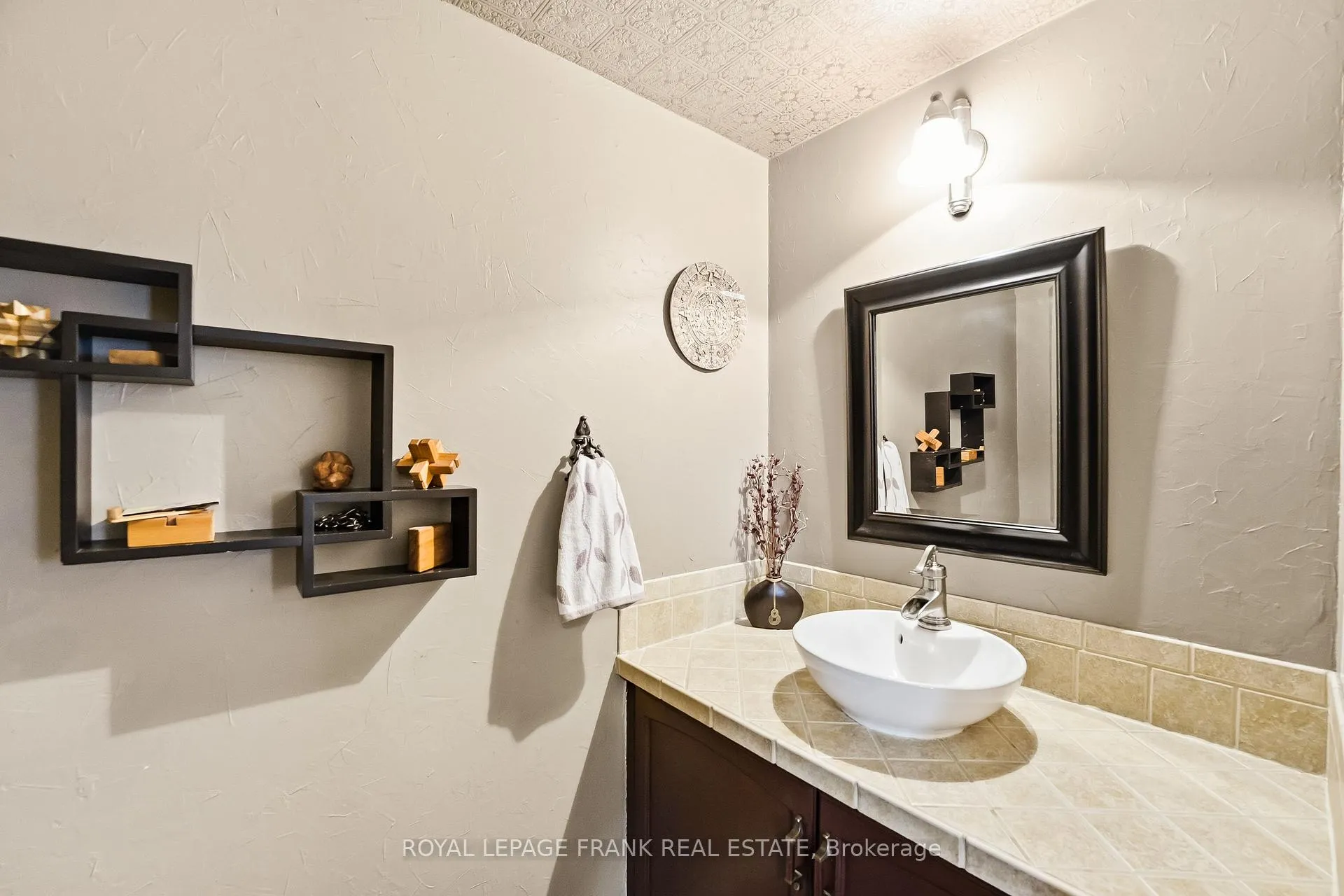 Photo 13 of 63 Farncomb Crescent, Clarington, Bowmanville — HOMEH