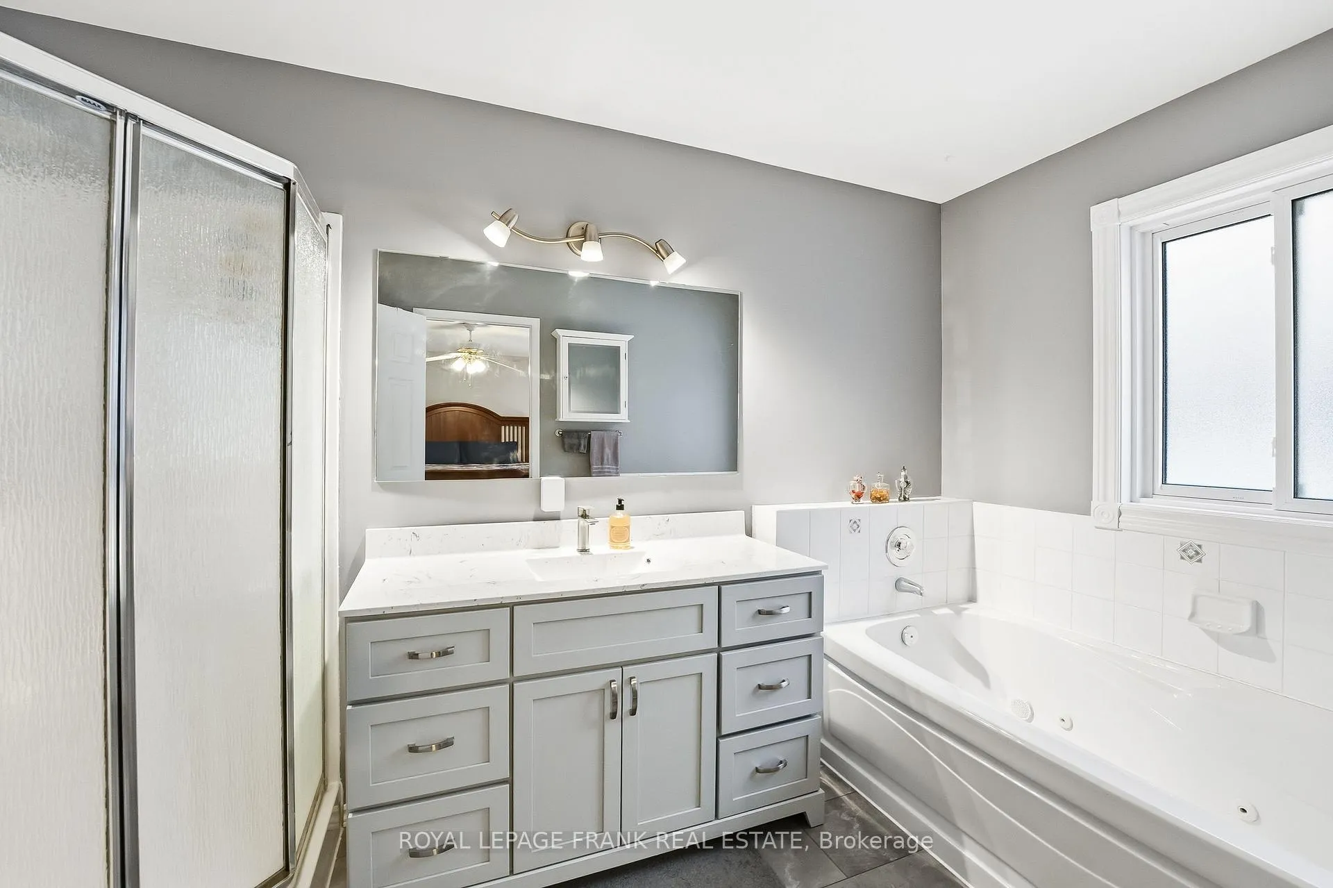 Photo 17 of 63 Farncomb Crescent, Clarington, Bowmanville — HOMEH