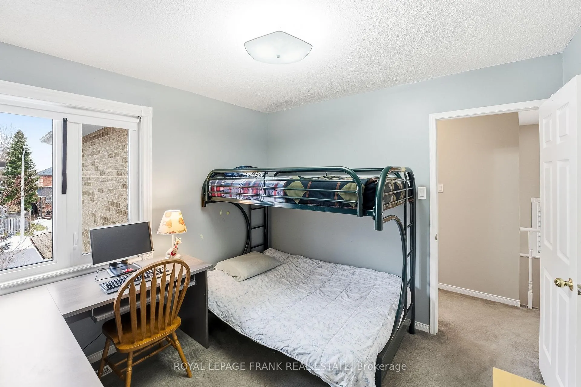 Photo 20 of 63 Farncomb Crescent, Clarington, Bowmanville — HOMEH