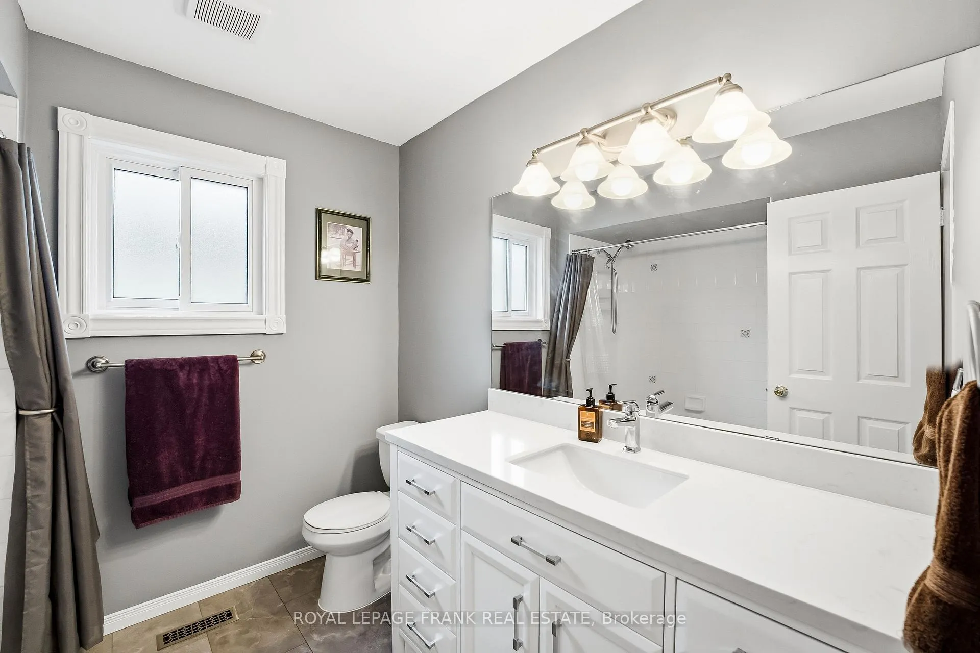 Photo 21 of 63 Farncomb Crescent, Clarington, Bowmanville — HOMEH