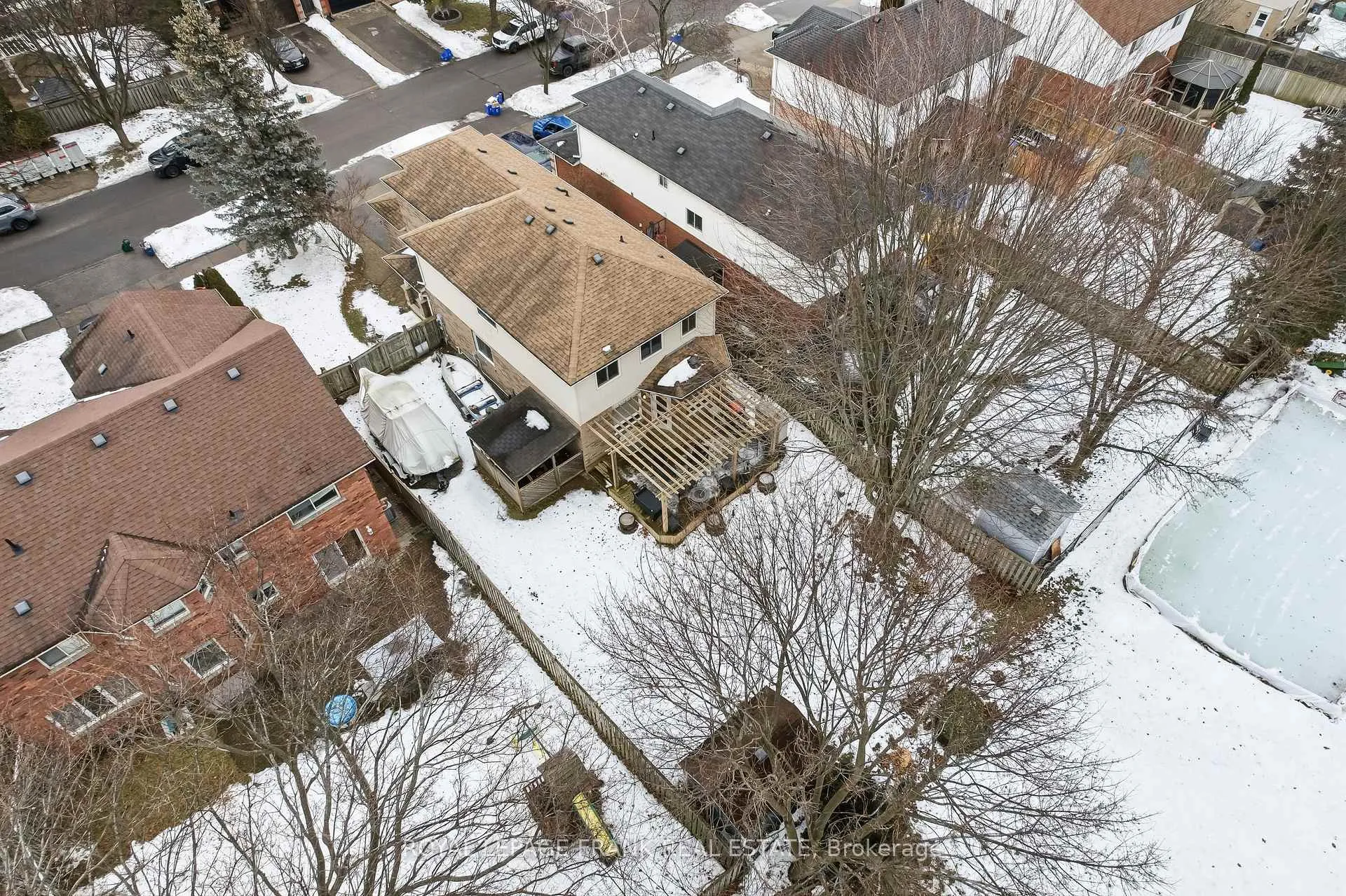 Photo 29 of 63 Farncomb Crescent, Clarington, Bowmanville — HOMEH