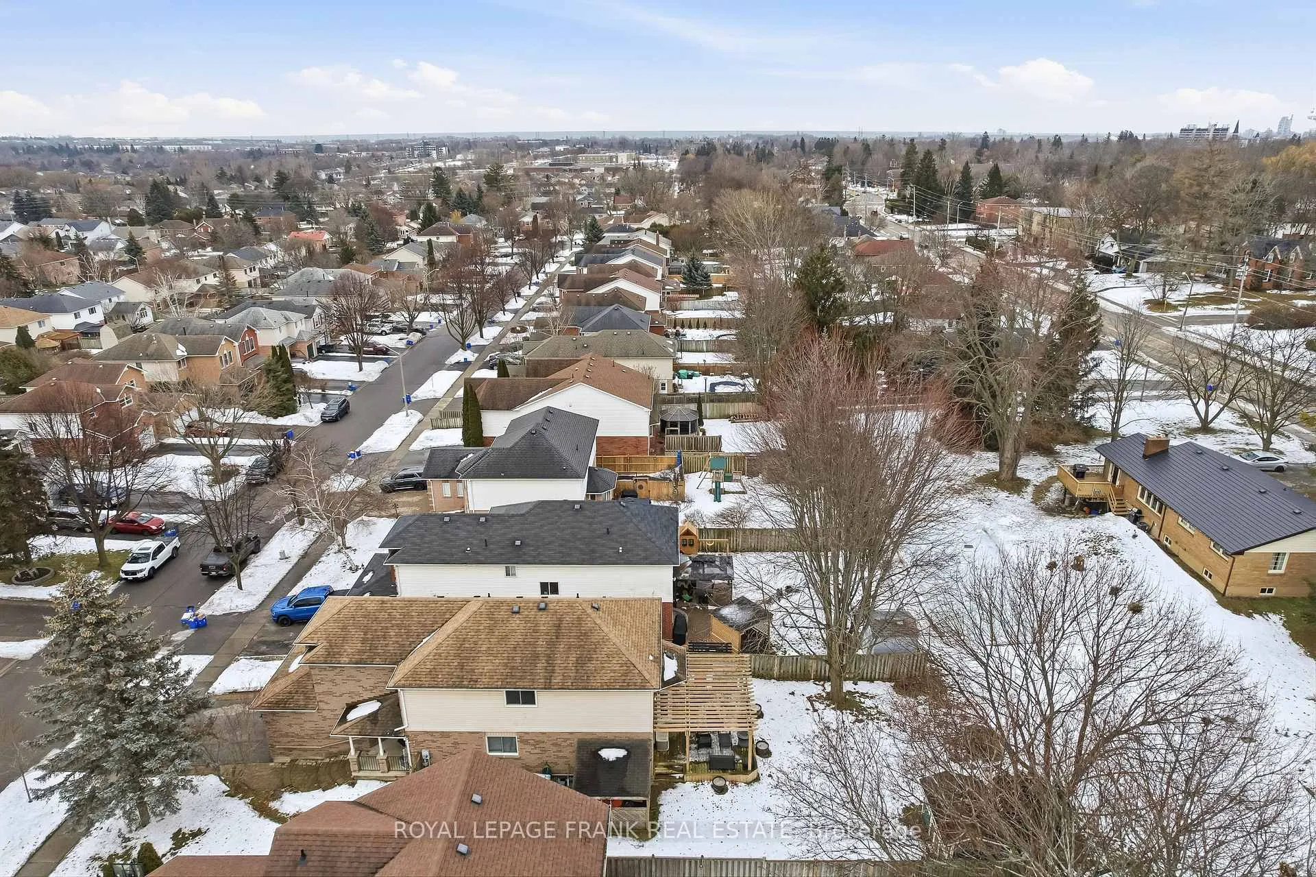 Photo 30 of 63 Farncomb Crescent, Clarington, Bowmanville — HOMEH