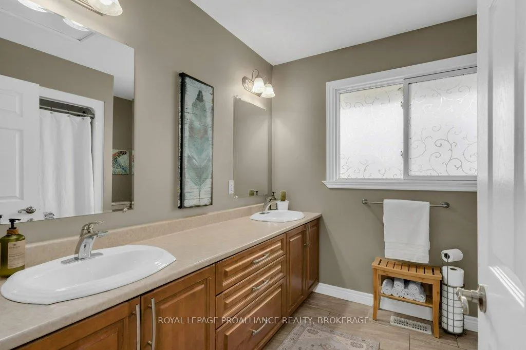 Photo 16 of 50 Princeton Place, Loyalist, Amherstview — HOMEH