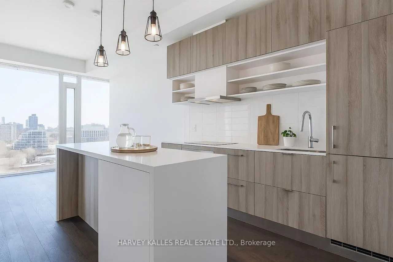 Front of Unit 1524, 8 Hillsdale Avenue E