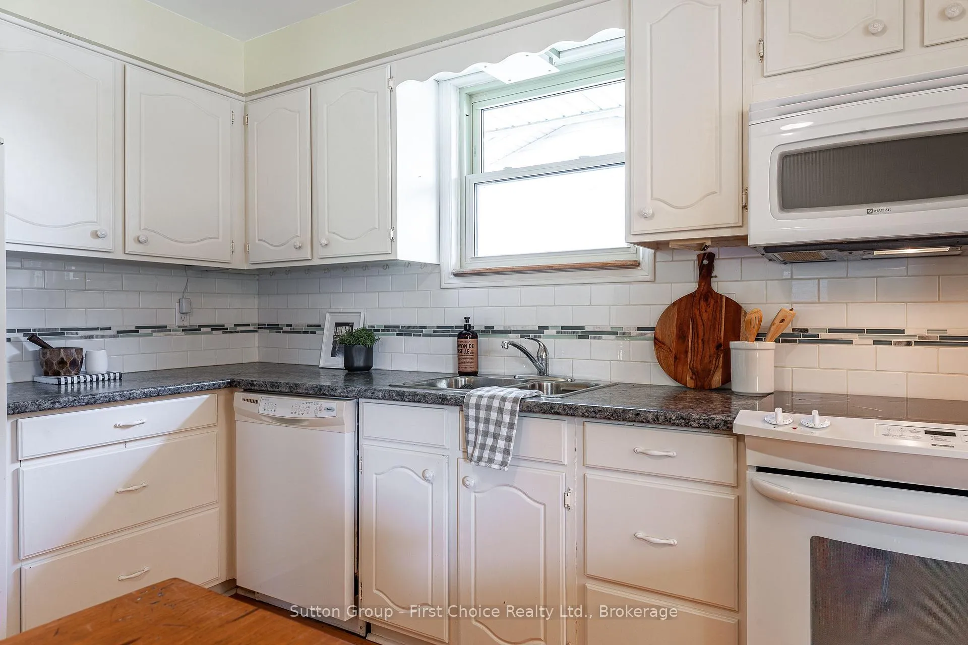 Photo 13 of 142 Kenner Crescent, Stratford — HOMEH