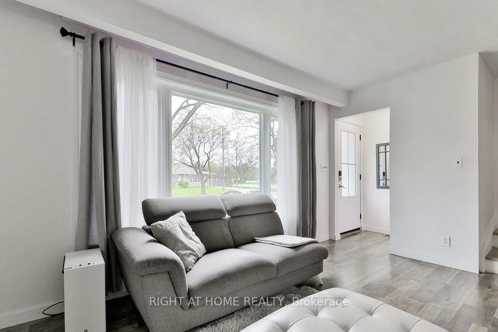 Photo 4 of 5 Prince Paul Crescent, St. Catharines, Lakeport — HOMEH