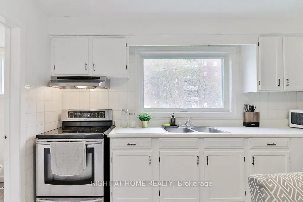 Photo 9 of 5 Prince Paul Crescent, St. Catharines, Lakeport — HOMEH