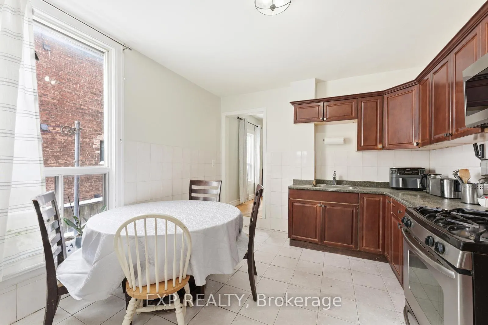 Photo 8 of 20 Muir Avenue, Toronto, Dufferin Grove — HOMEH