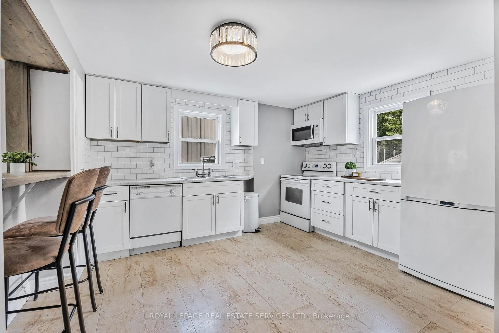 Photo 11 of 7 67TH Street N, Wasaga Beach — HOMEH