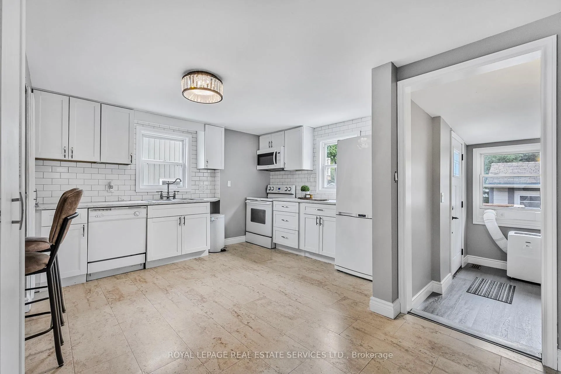 Photo 15 of 7 67TH Street N, Wasaga Beach — HOMEH