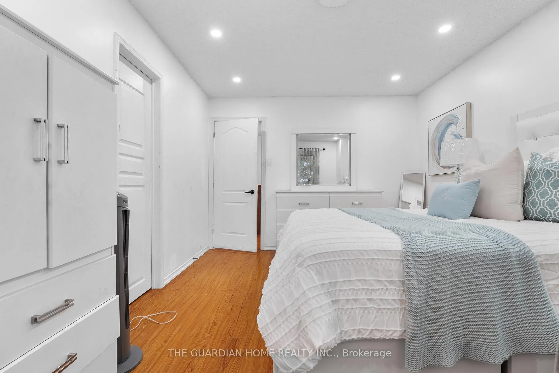 Photo 23 of 40 Parkins Drive, Ajax, Central — HOMEH
