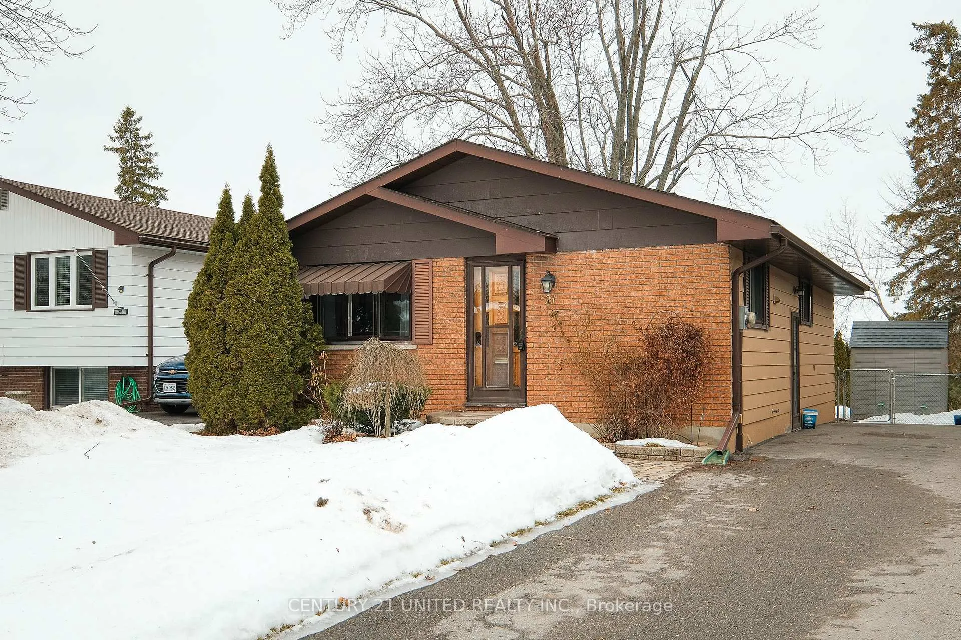 Front of 21 Rideau Crescent