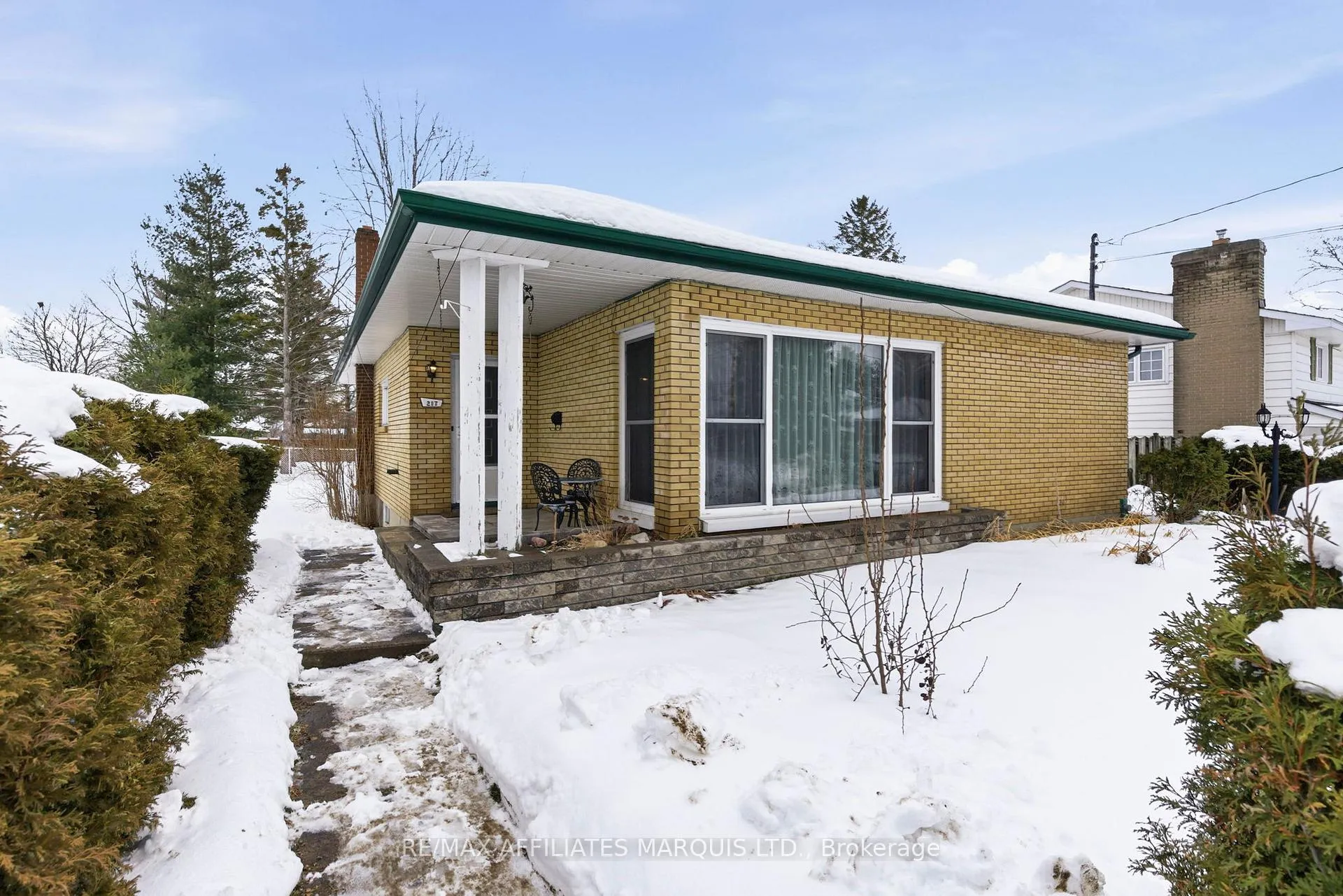Photo 2 of 217 Pescod Avenue, Cornwall — HOMEH