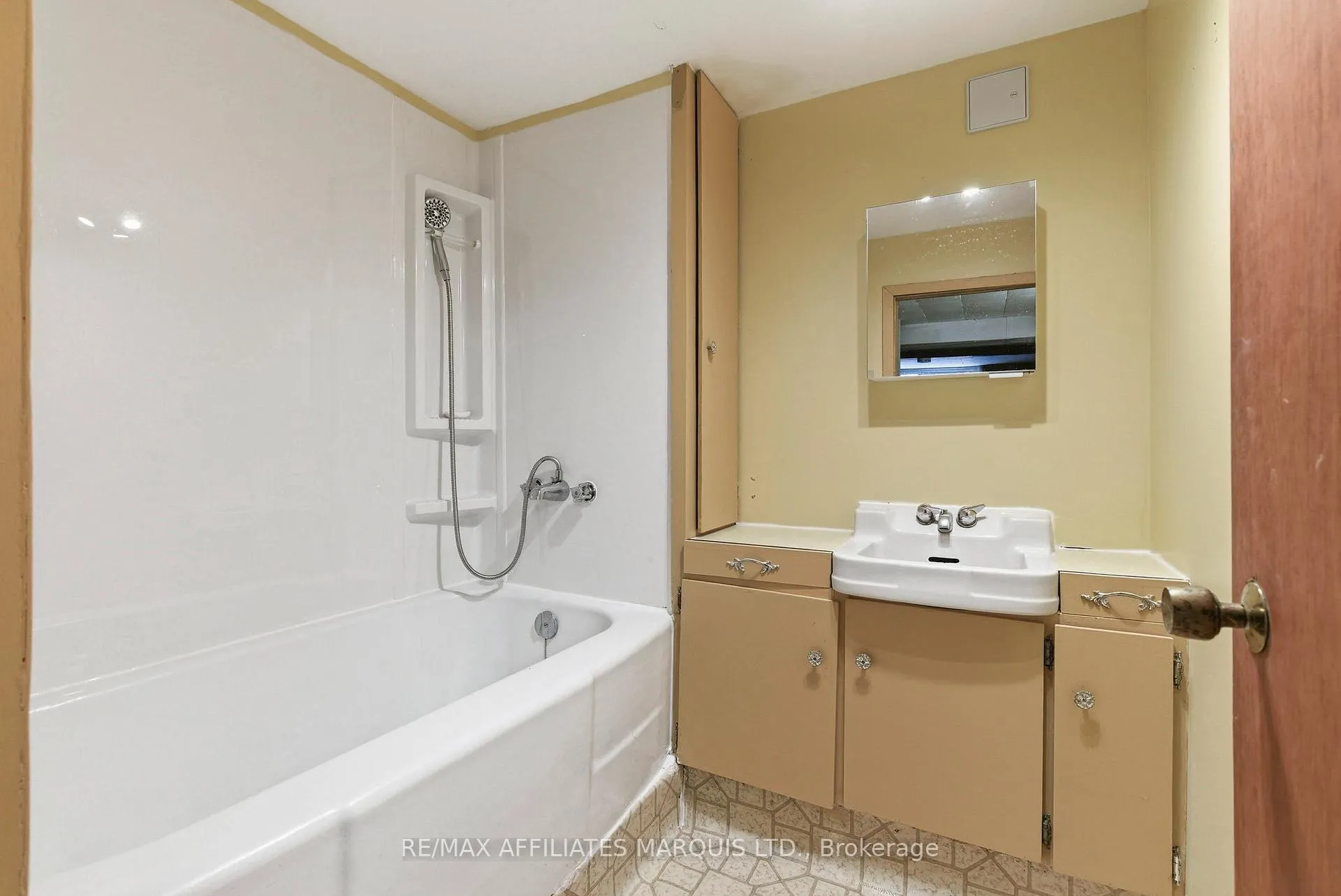 Photo 17 of 217 Pescod Avenue, Cornwall — HOMEH