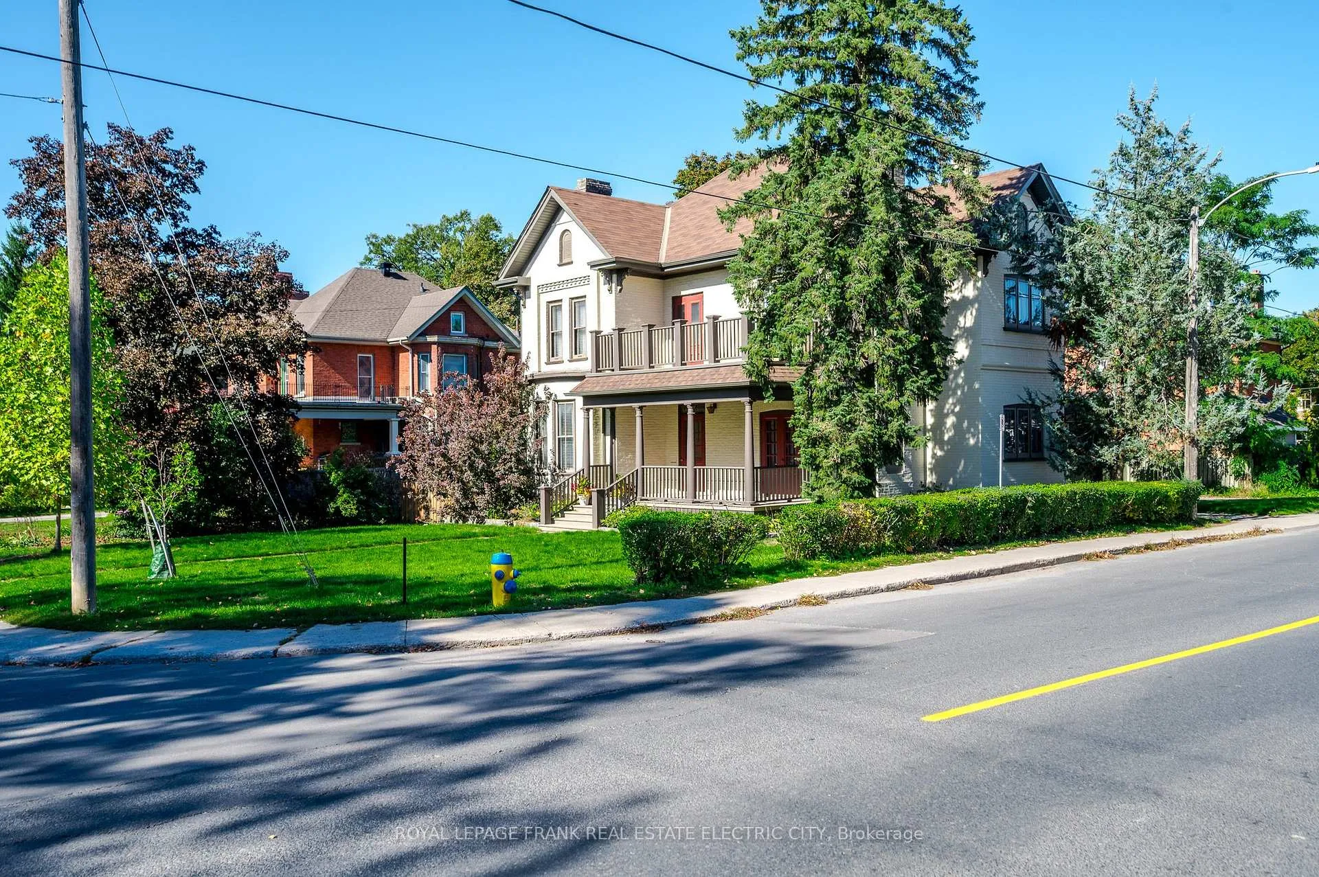 Photo 4 of 452 Hunter Street W, Peterborough, Town Ward 3 — HOMEH
