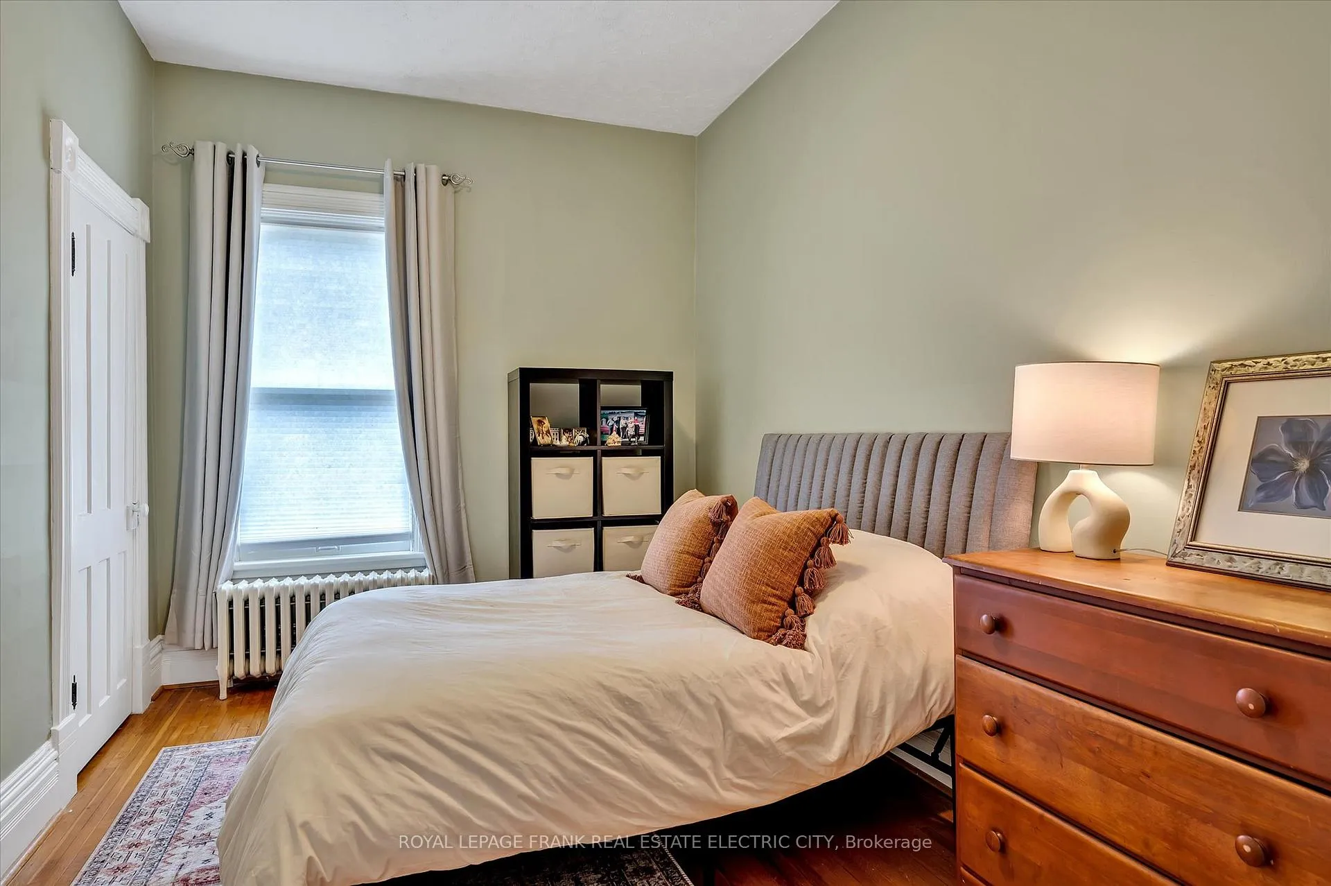 Photo 34 of 452 Hunter Street W, Peterborough, Town Ward 3 — HOMEH