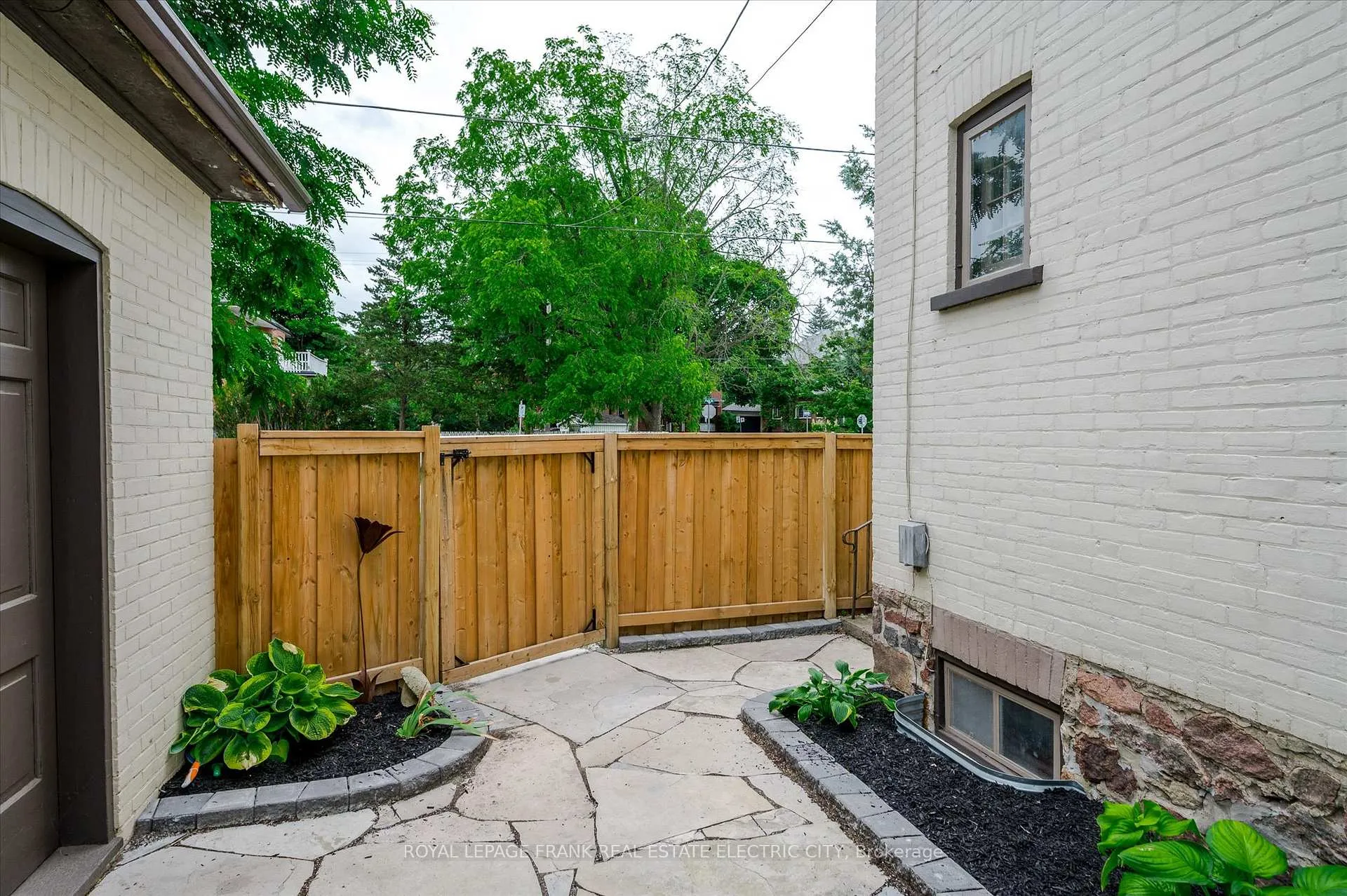 Photo 40 of 452 Hunter Street W, Peterborough, Town Ward 3 — HOMEH