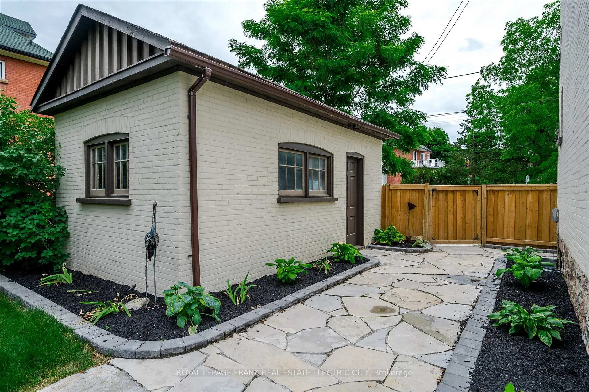 Photo 41 of 452 Hunter Street W, Peterborough, Town Ward 3 — HOMEH