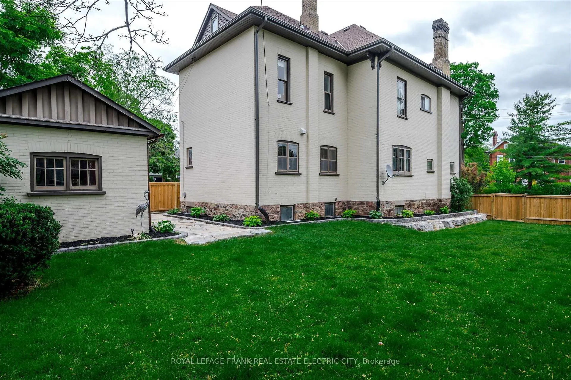Photo 43 of 452 Hunter Street W, Peterborough, Town Ward 3 — HOMEH