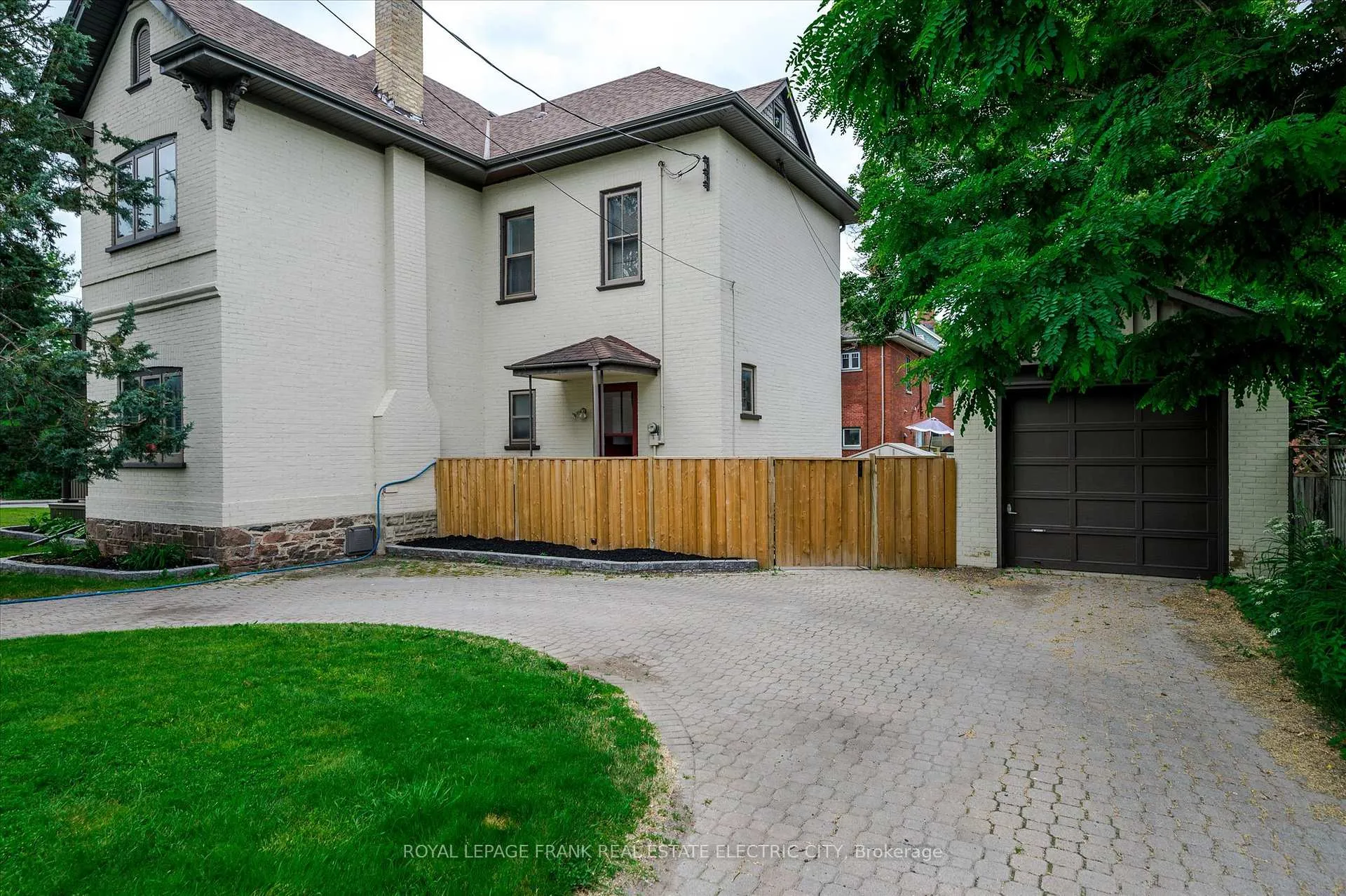Photo 45 of 452 Hunter Street W, Peterborough, Town Ward 3 — HOMEH