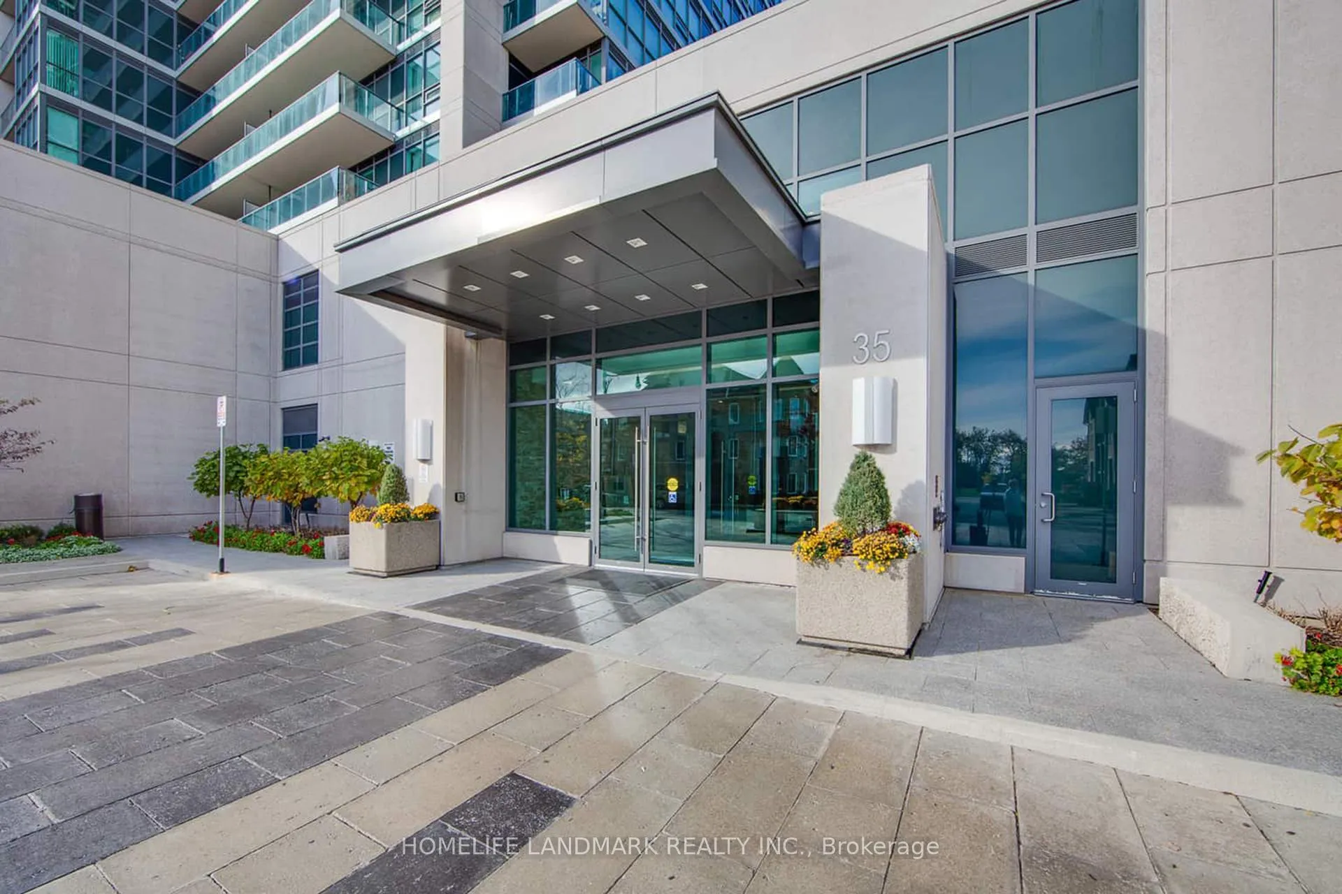 Photo 1 of Unit Lph 05, 35 Brian Peck Crescent, Toronto, Thorncliffe Park — HOMEH