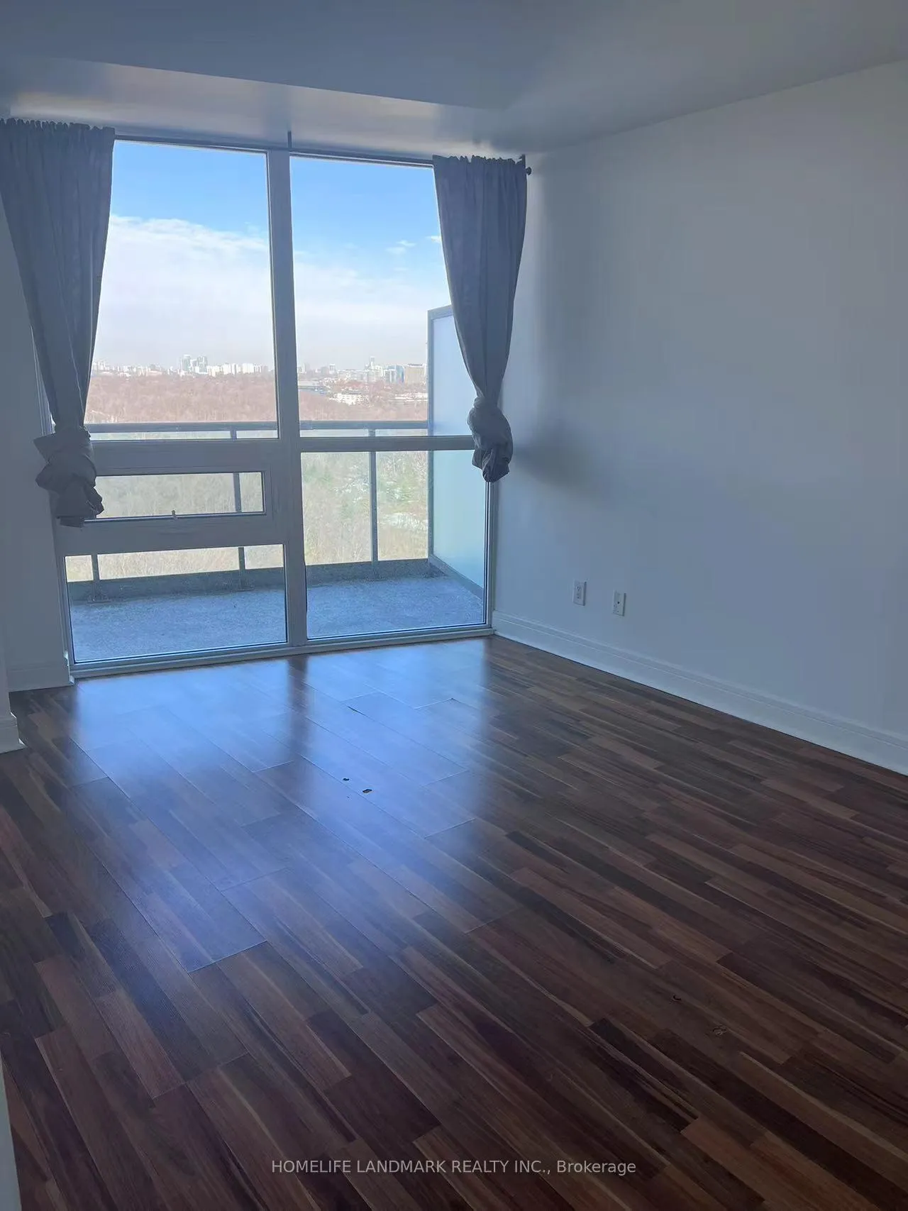 Photo 7 of Unit Lph 05, 35 Brian Peck Crescent, Toronto, Thorncliffe Park — HOMEH