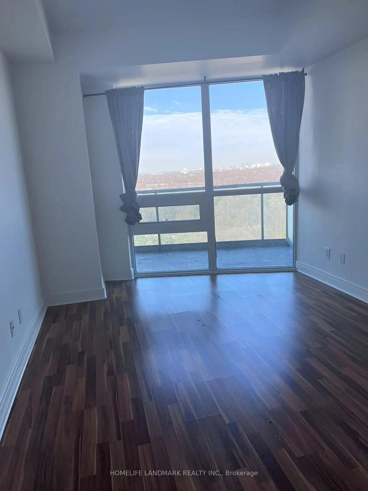 Photo 8 of Unit Lph 05, 35 Brian Peck Crescent, Toronto, Thorncliffe Park — HOMEH
