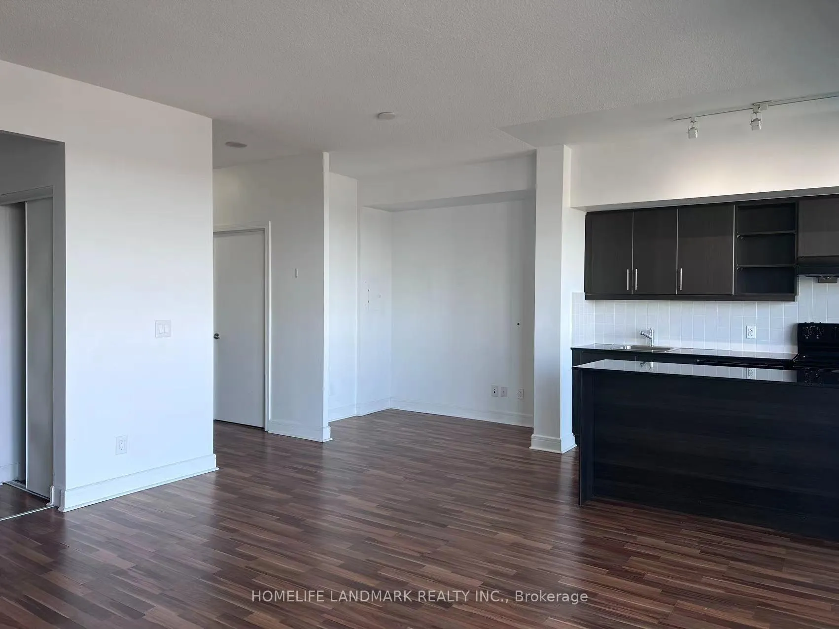 Photo 12 of Unit Lph 05, 35 Brian Peck Crescent, Toronto, Thorncliffe Park — HOMEH