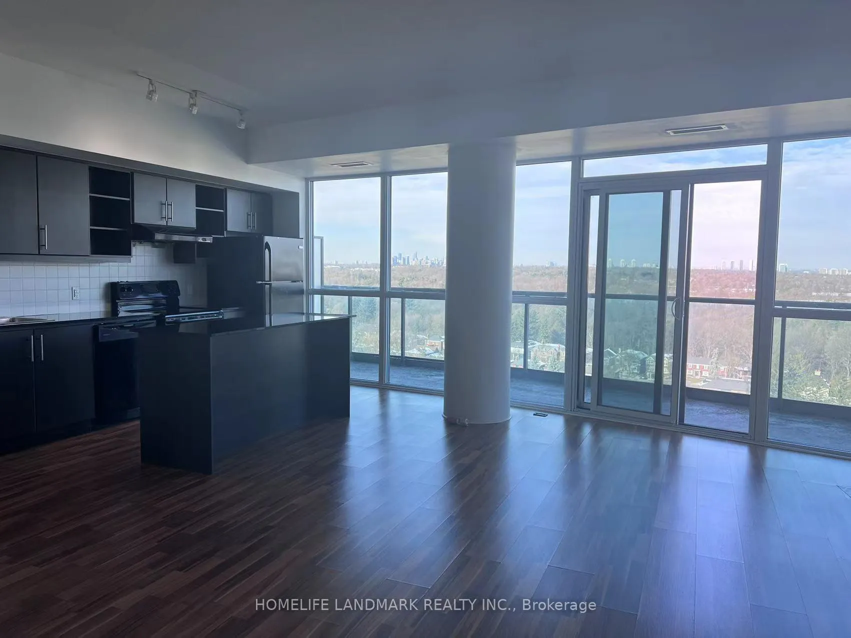 Photo 16 of Unit Lph 05, 35 Brian Peck Crescent, Toronto, Thorncliffe Park — HOMEH