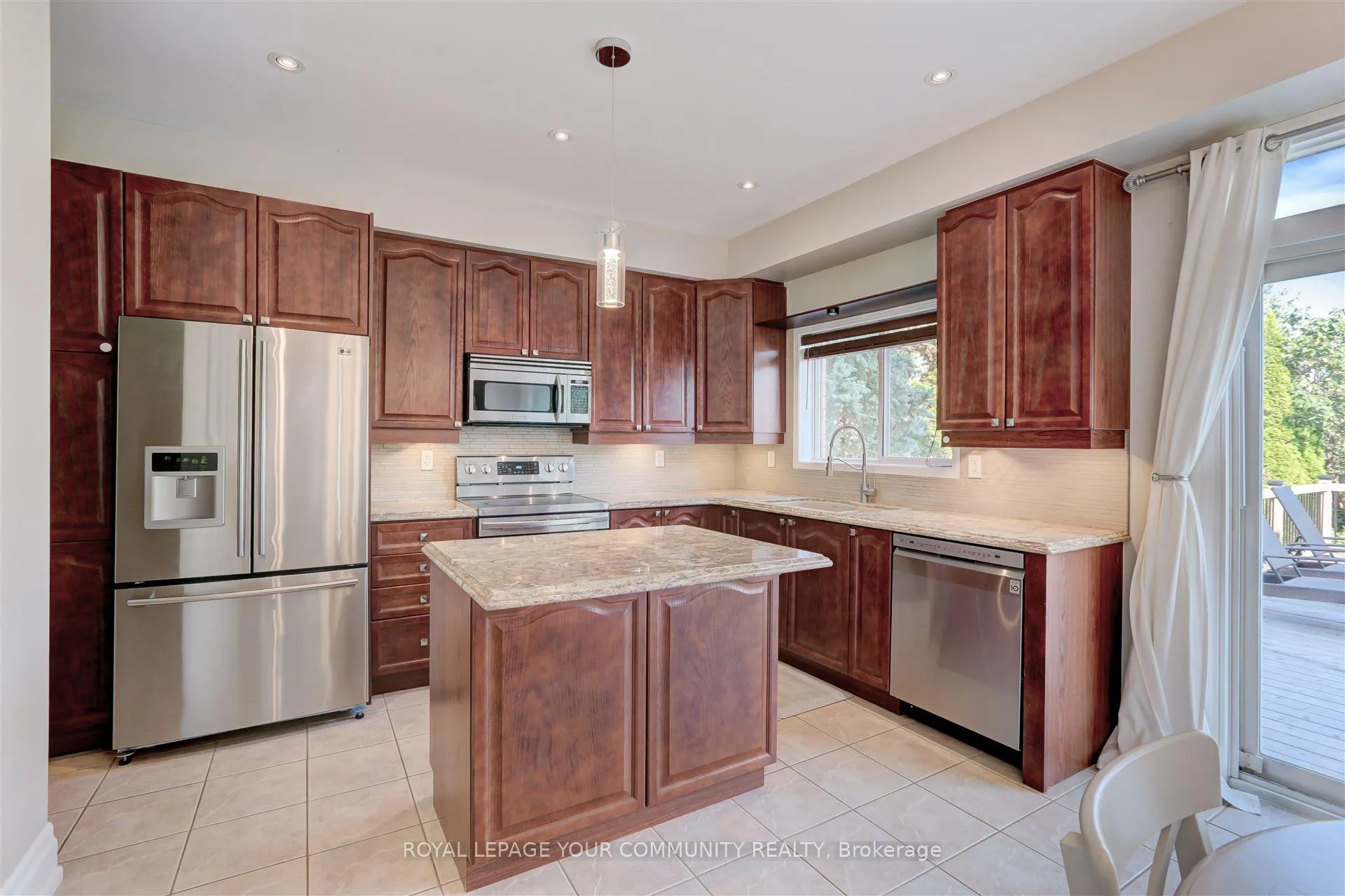 Photo 15 of 17 Rosena Lane, Uxbridge — HOMEH