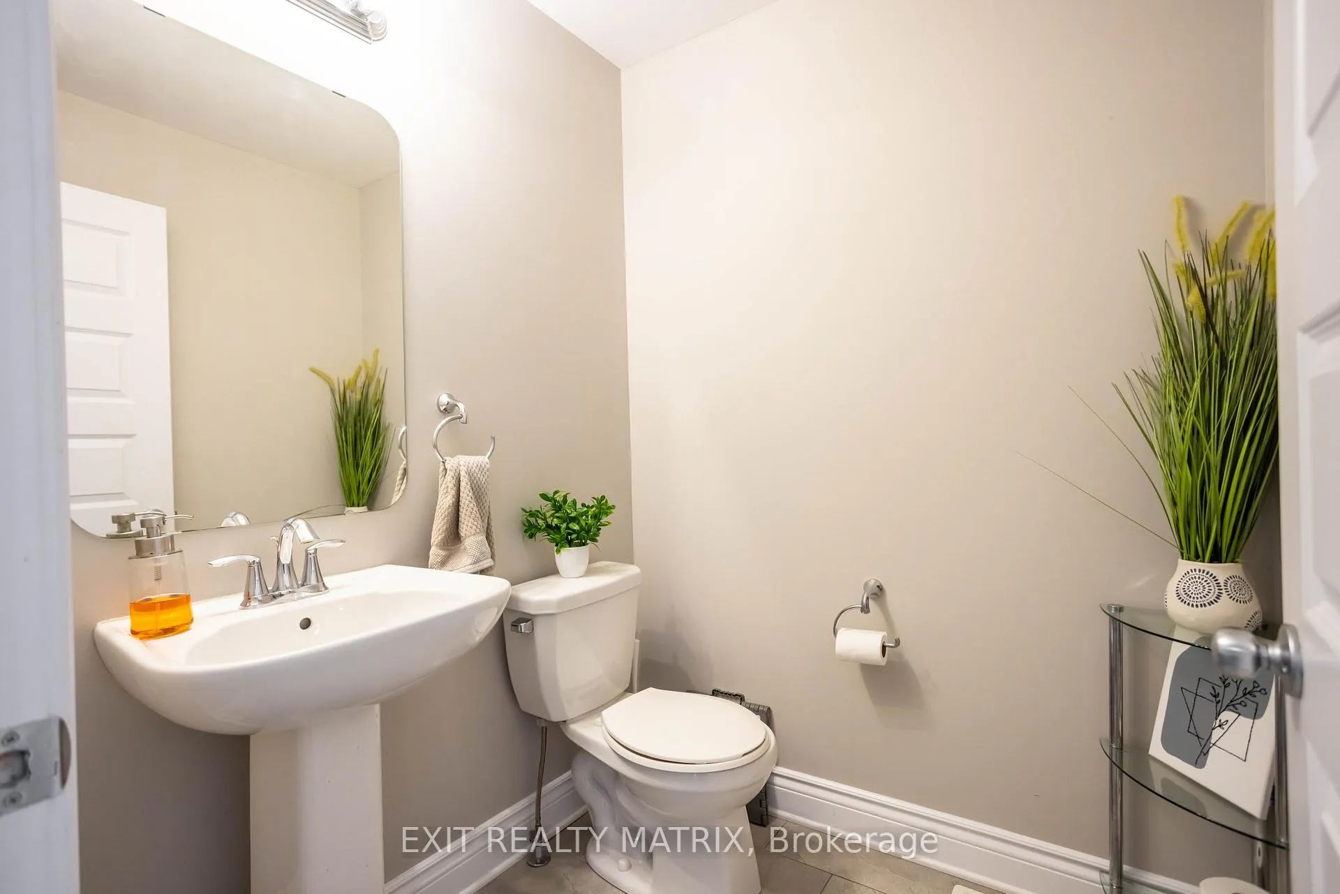 Photo 8 of 1117 Clement Court, Cornwall — HOMEH