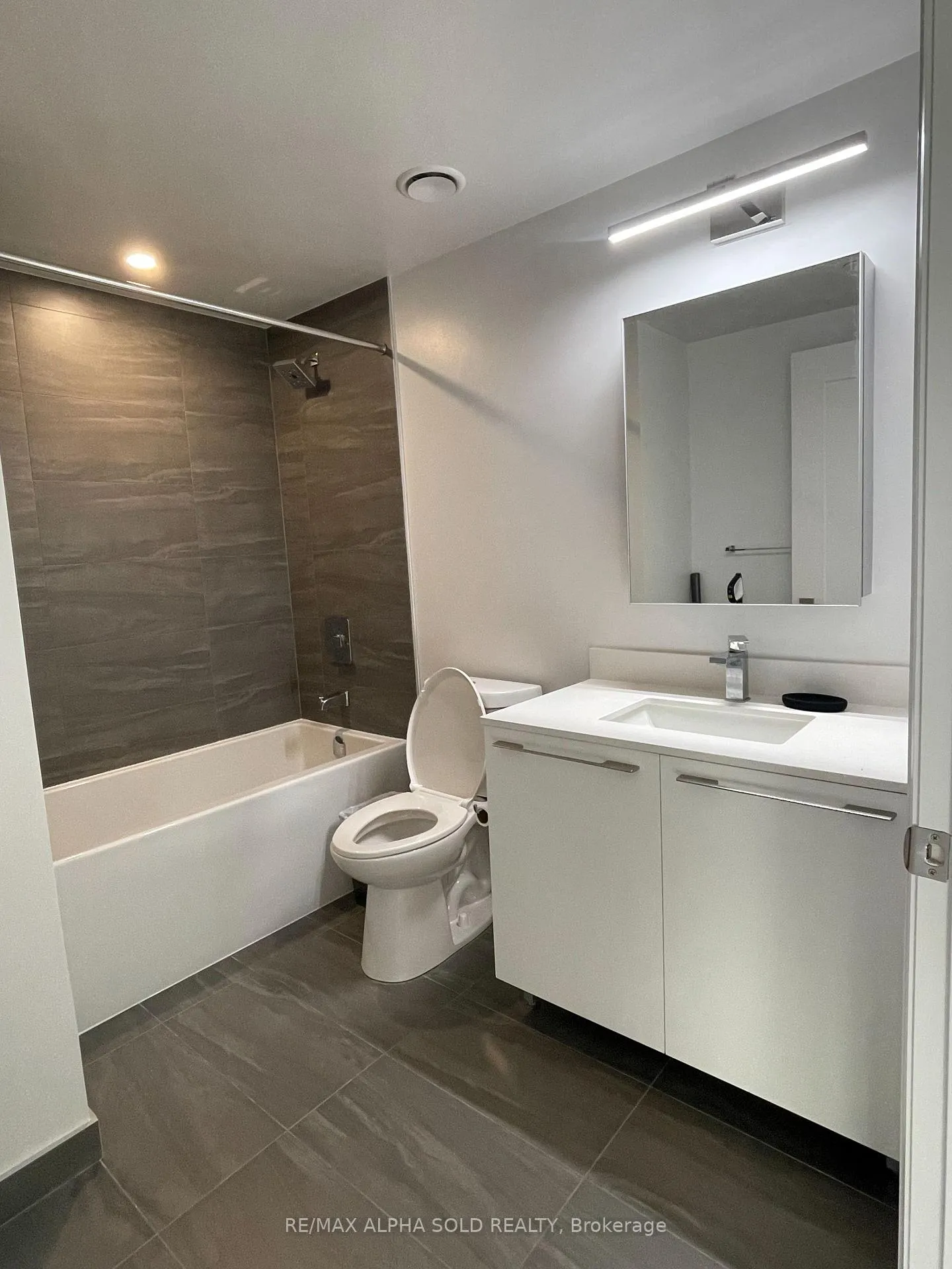 Photo 6 of Unit 3606, 8 Water Walk Drive, Markham, Unionville — HOMEH