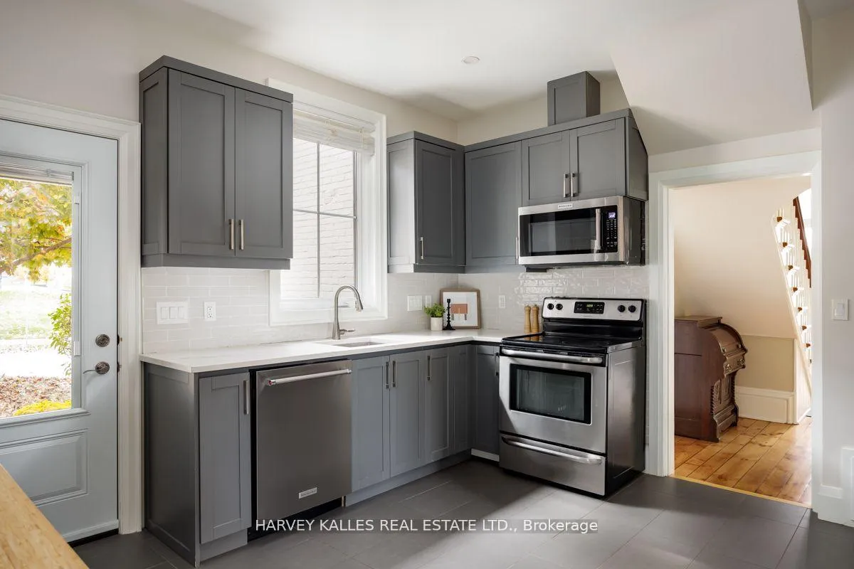 Photo 11 of 15375 Yonge Street, Aurora, Aurora Village — HOMEH